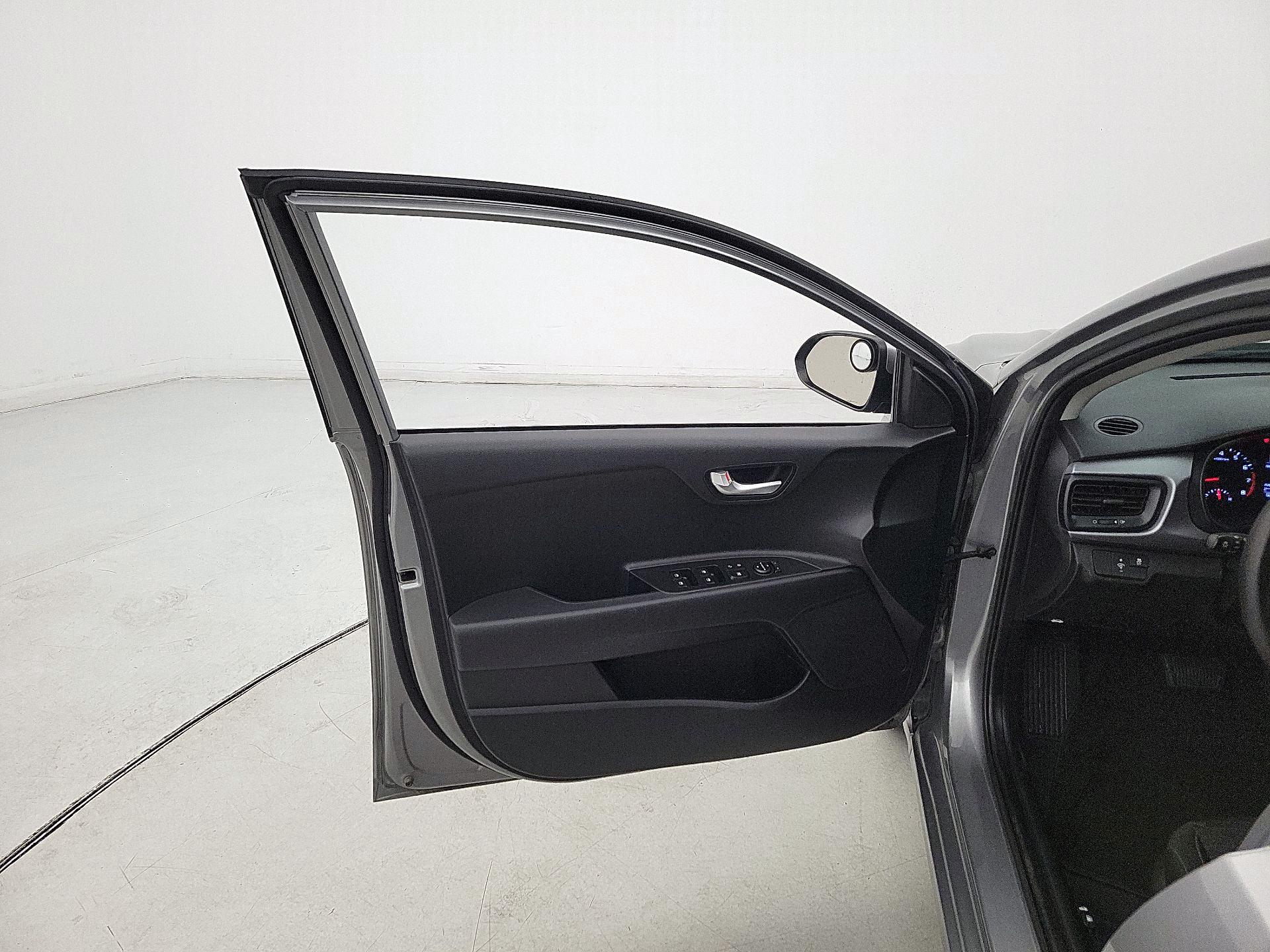 Thumbnail: 2023 Kia Rio - 12