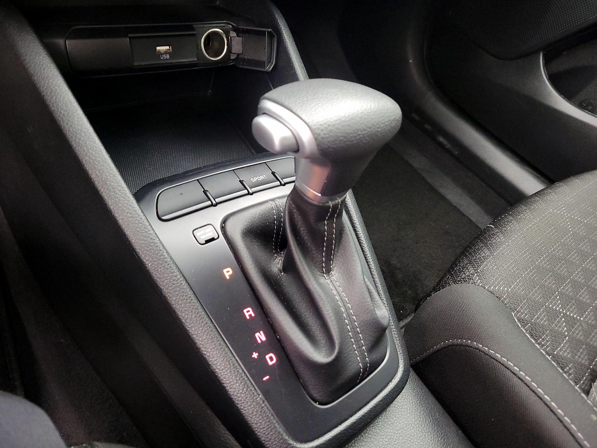 Thumbnail: 2023 Kia Rio - 17