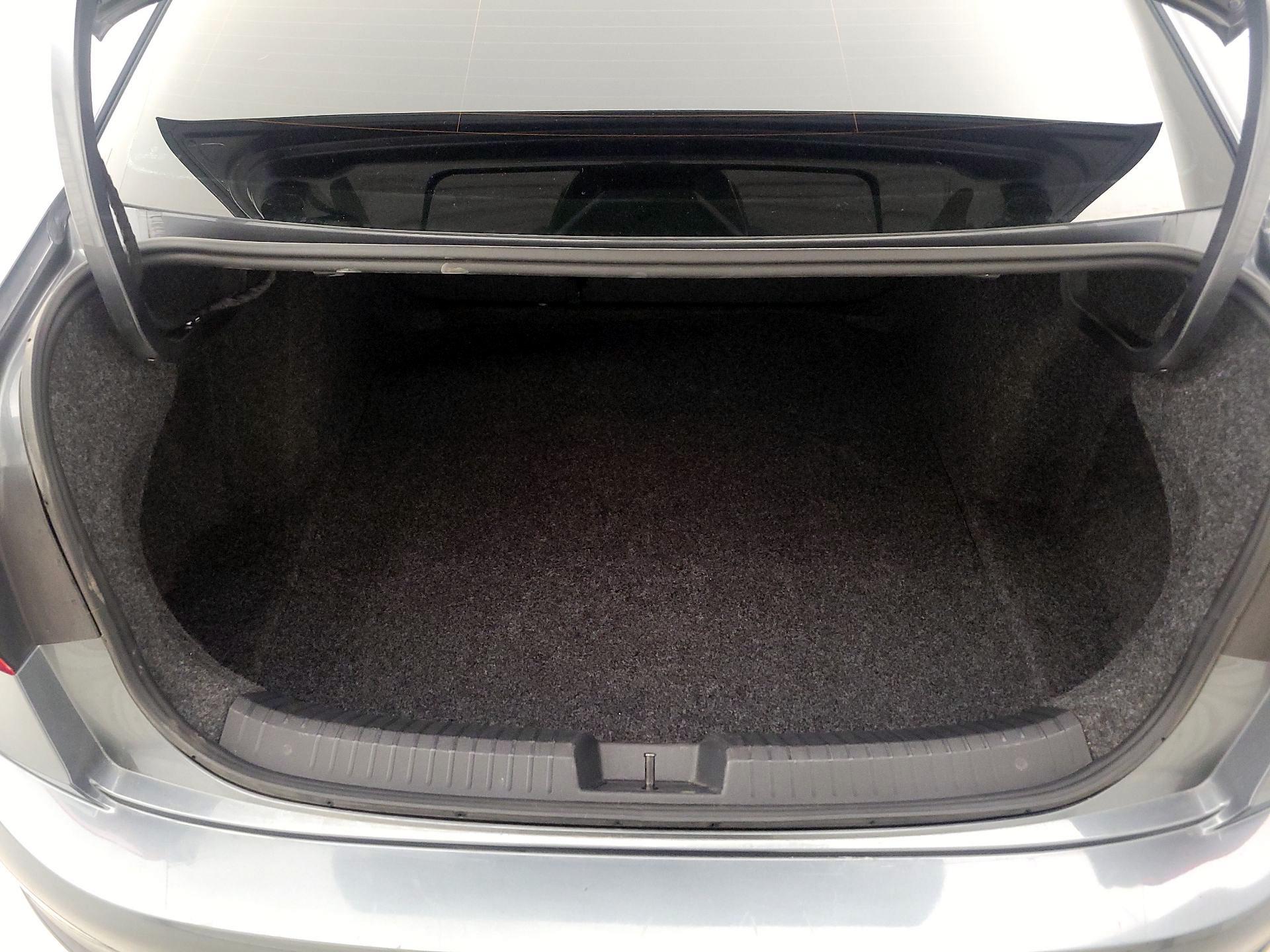 Thumbnail: 2024 Volkswagen Jetta - 20