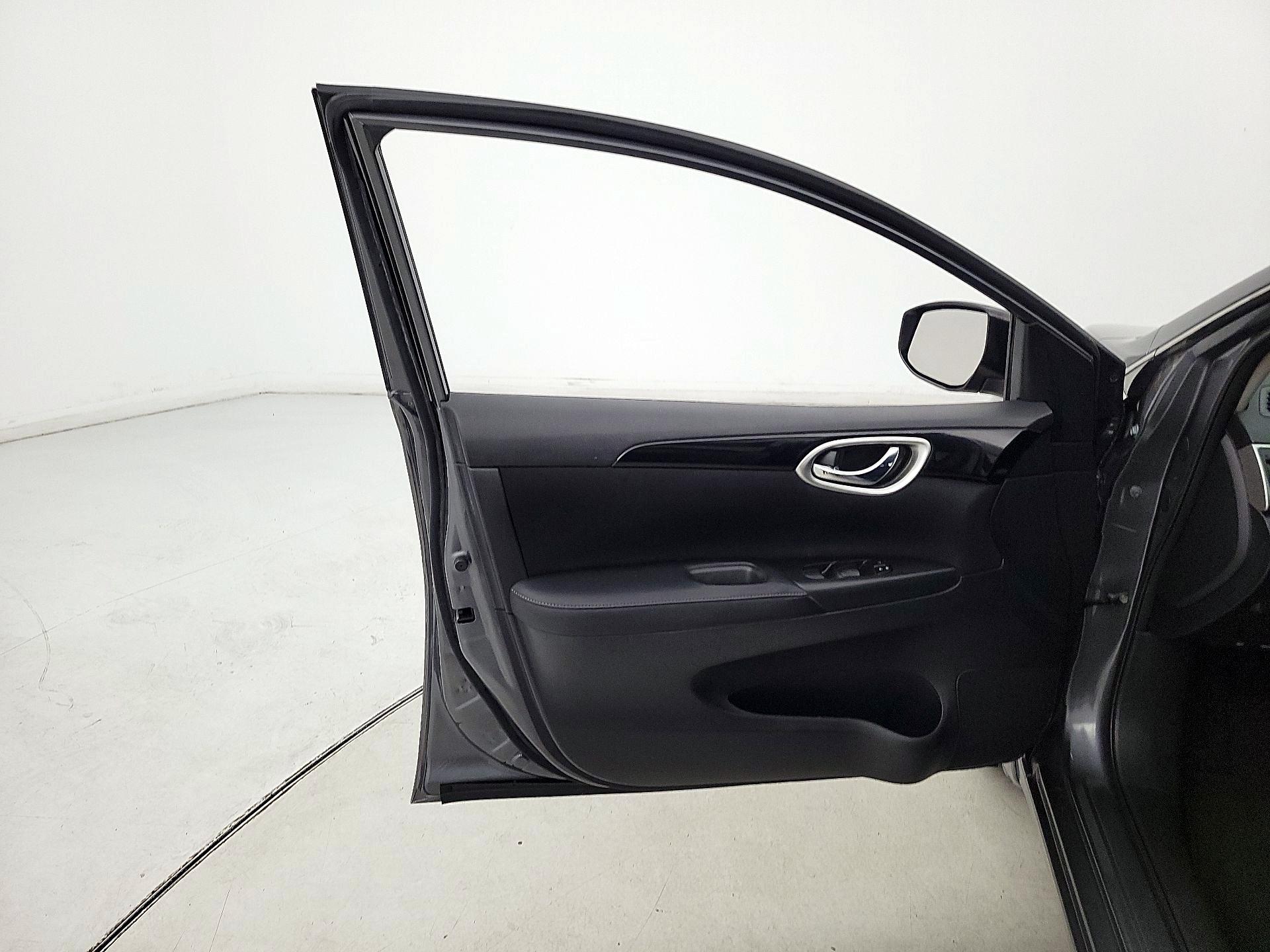 Thumbnail: 2017 Nissan Sentra - 12