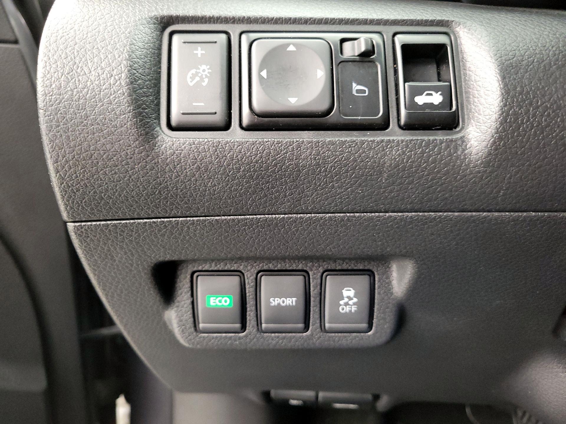 Thumbnail: 2017 Nissan Sentra - 13