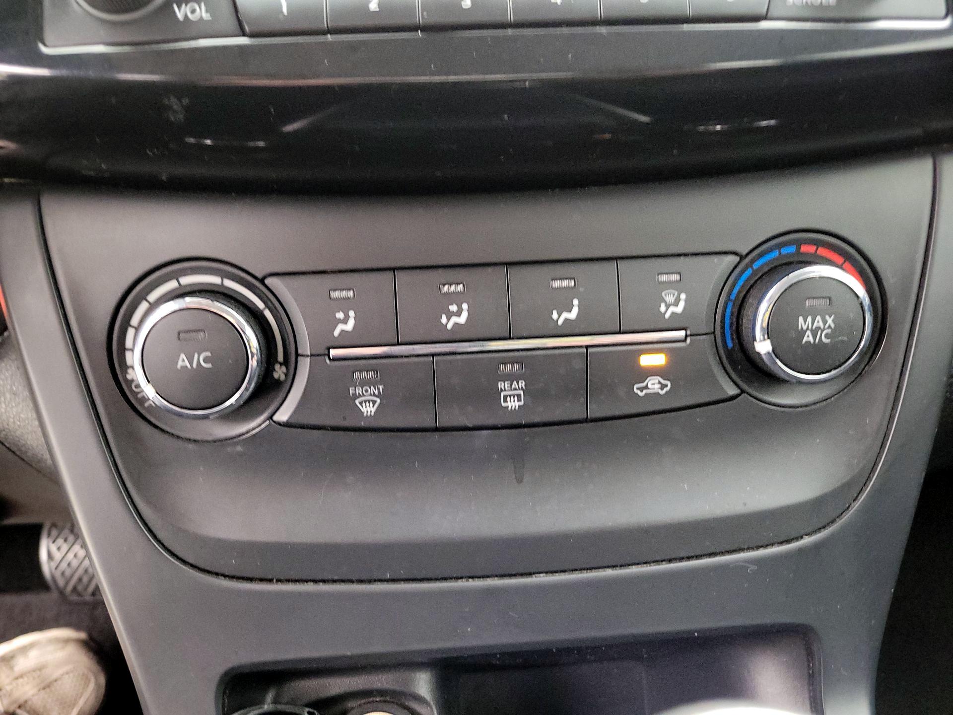 Thumbnail: 2017 Nissan Sentra - 16