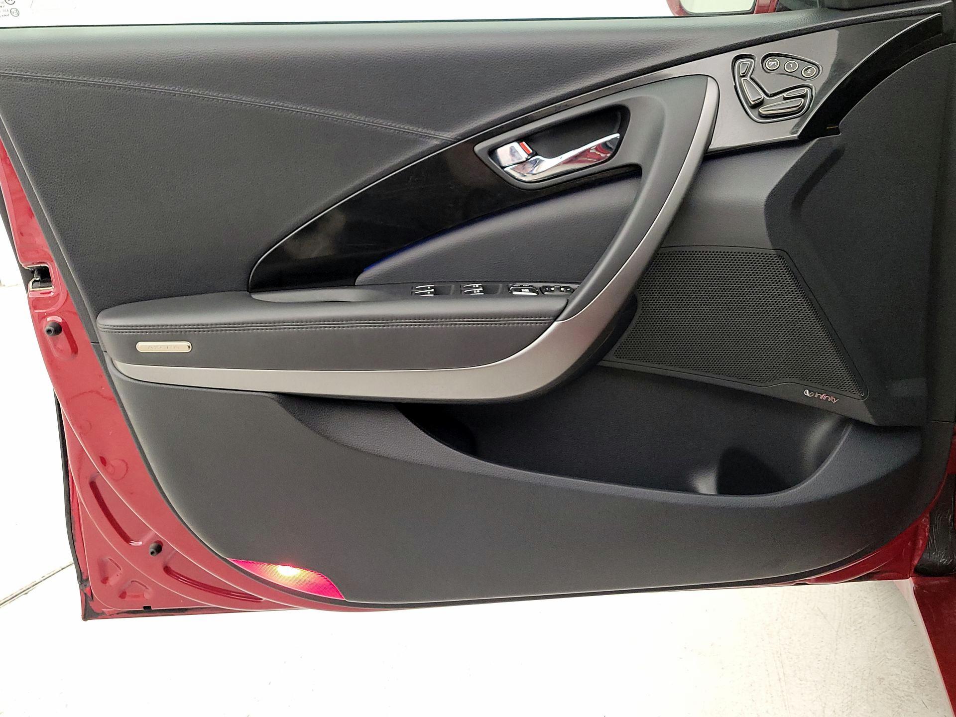 Thumbnail: 2014 Hyundai Azera - 12