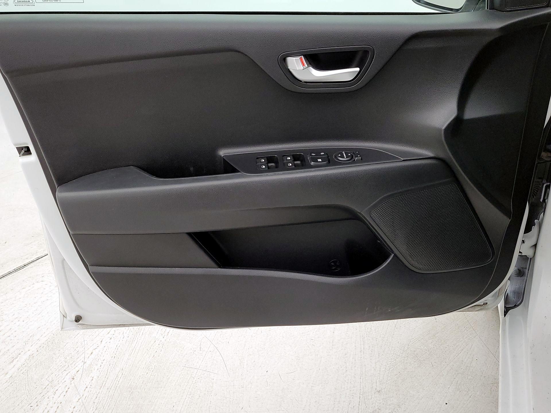 Thumbnail: 2023 Kia Rio - 12