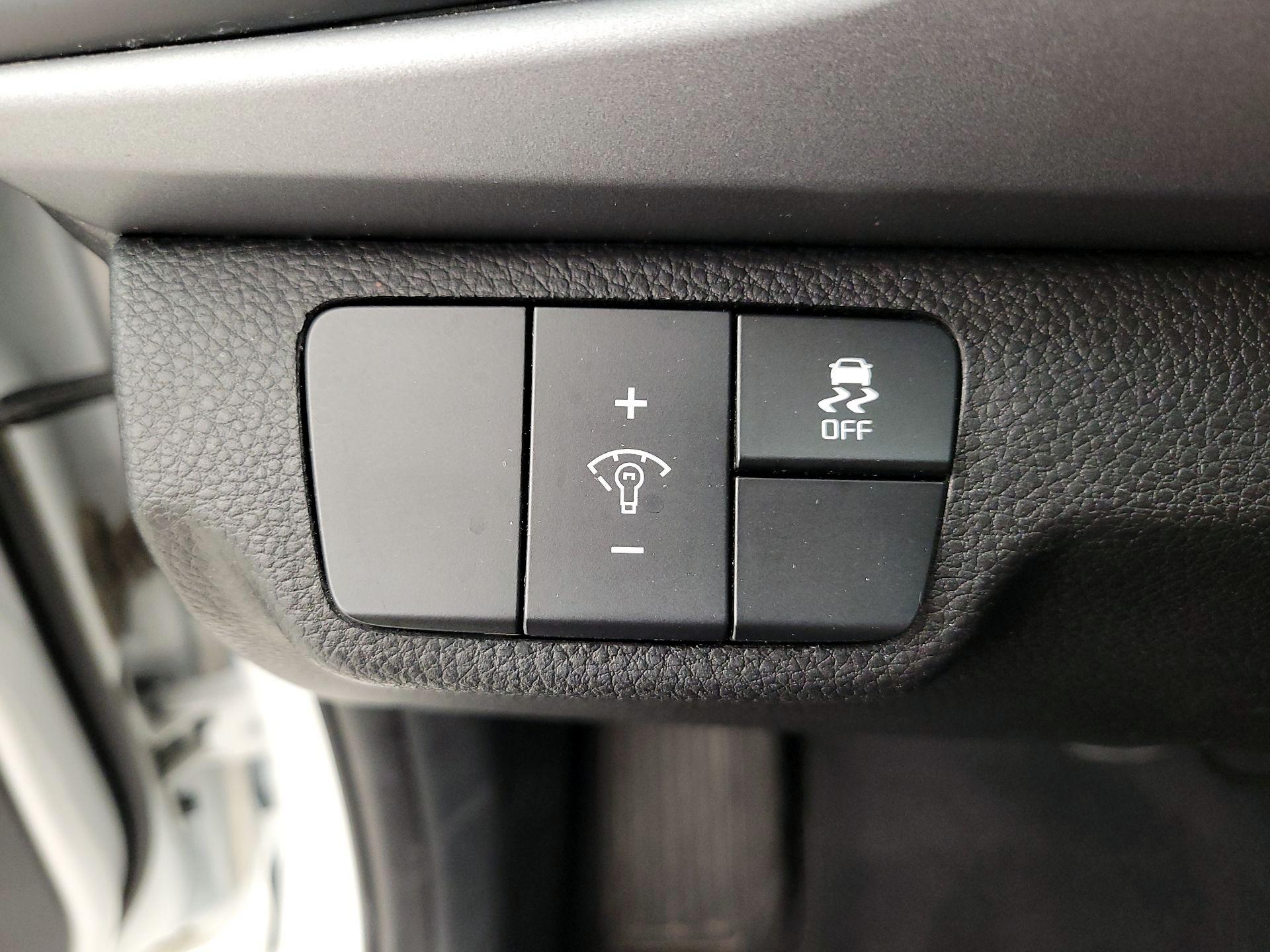 Thumbnail: 2023 Kia Rio - 13