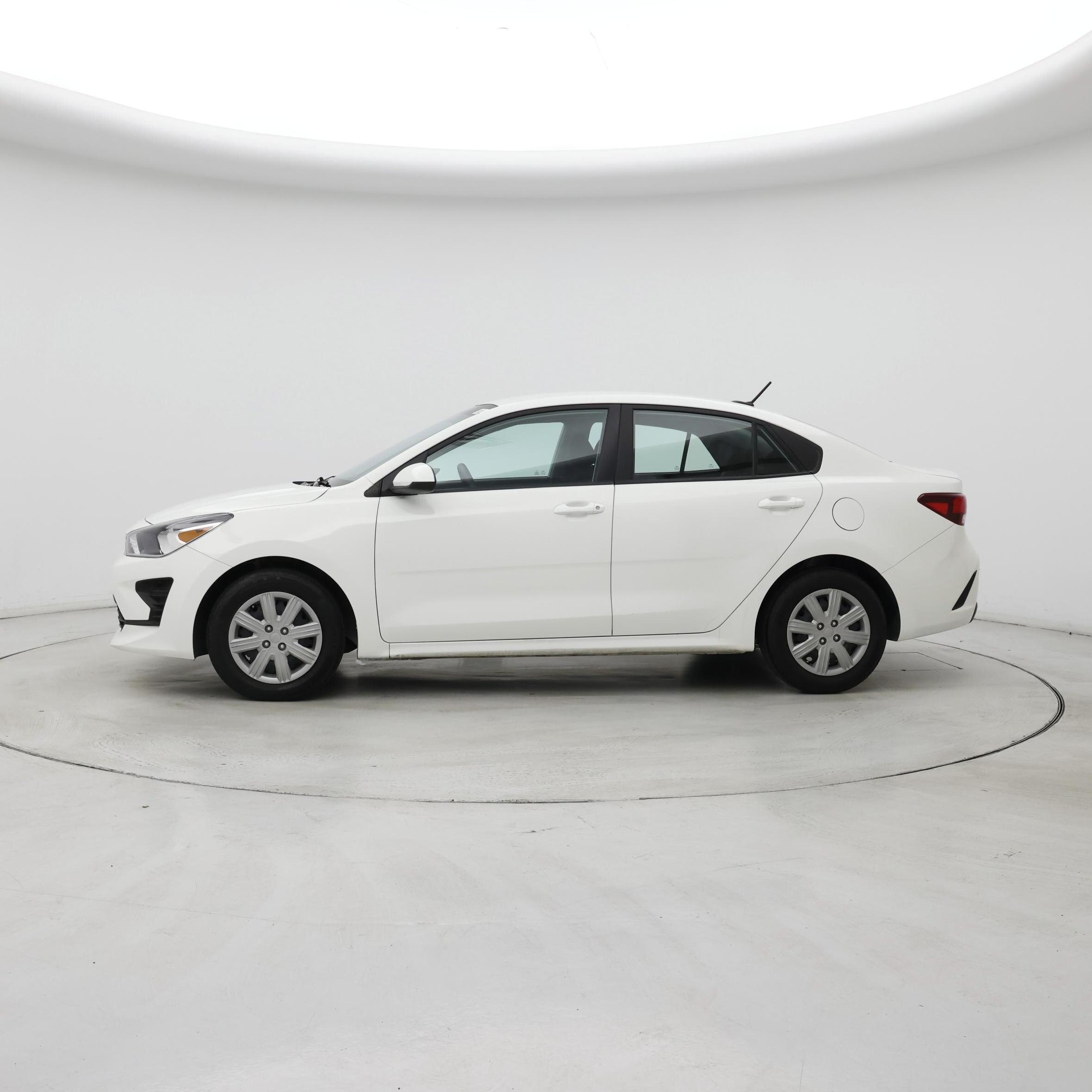 Thumbnail: 2023 Kia Rio - 3