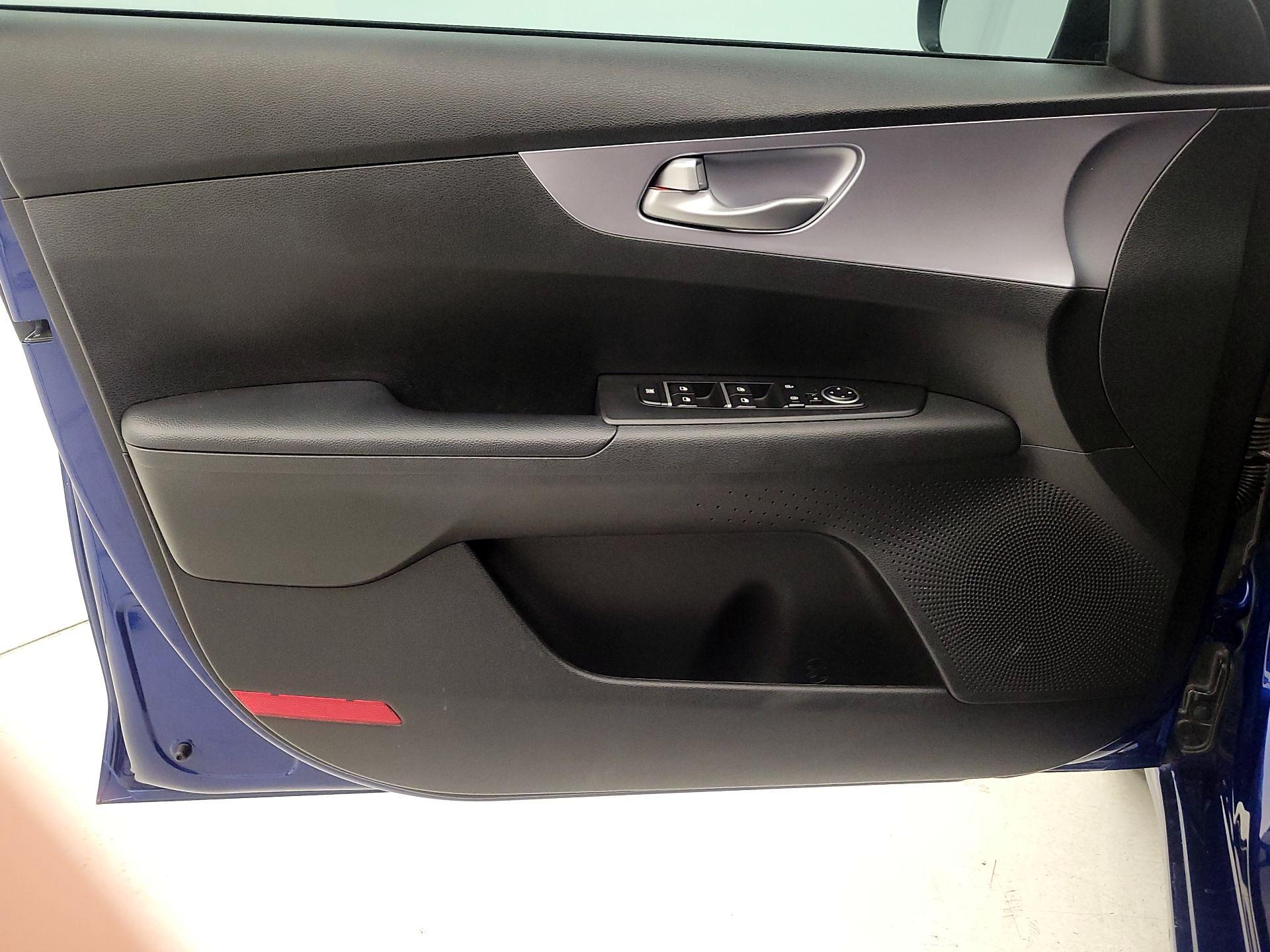 Thumbnail: 2022 Kia Forte - 12