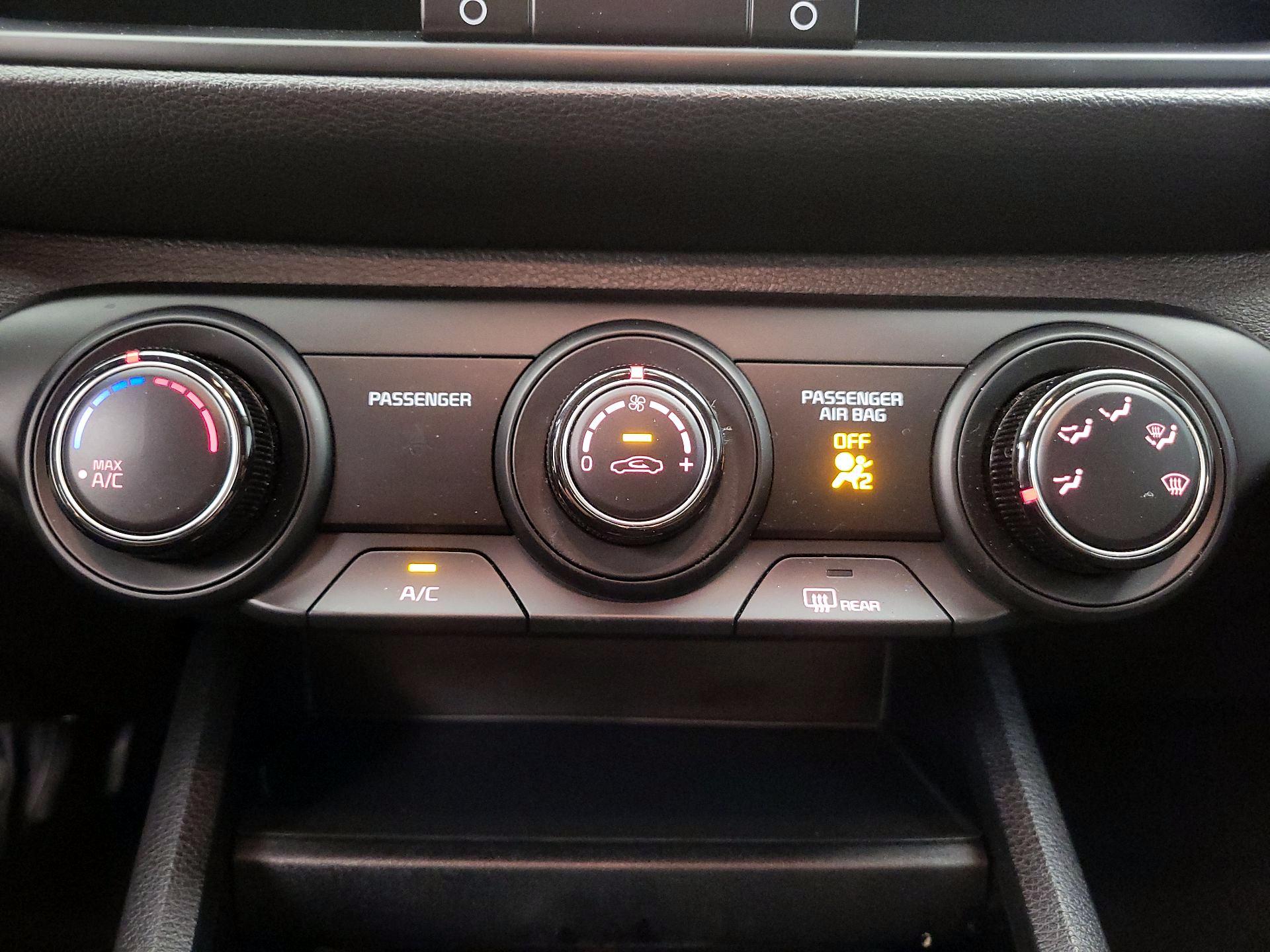 Thumbnail: 2022 Kia Forte - 16