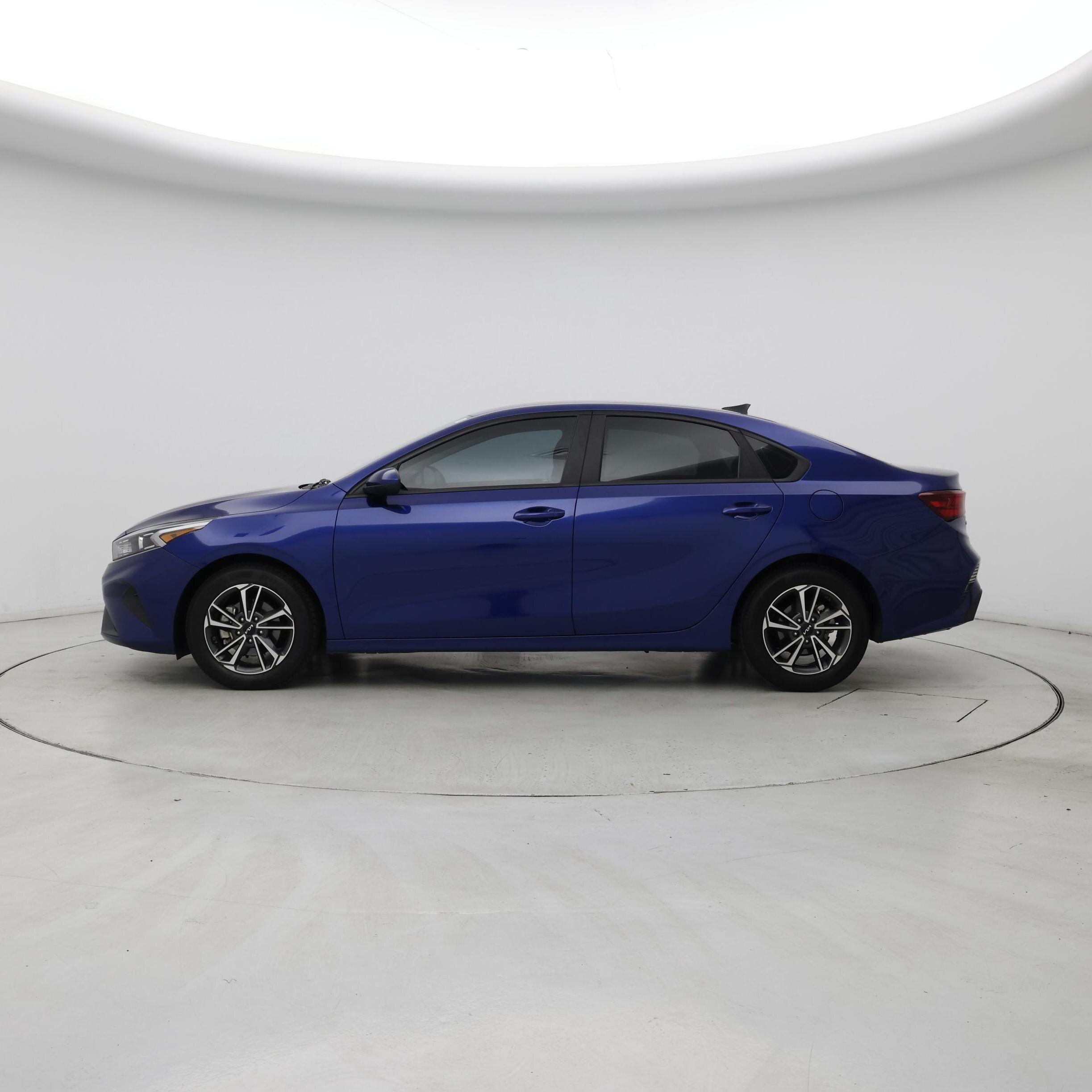 Thumbnail: 2022 Kia Forte - 3