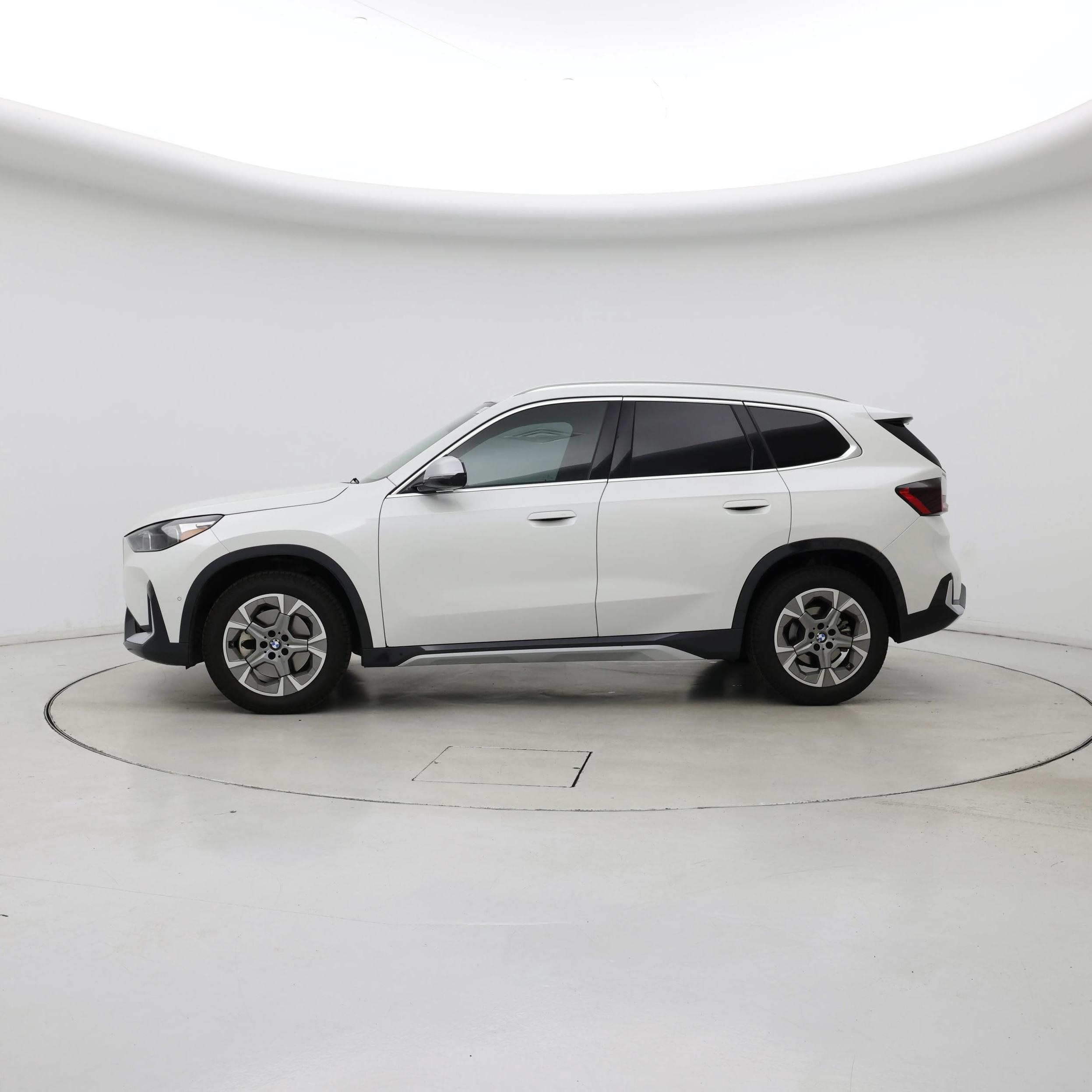 Thumbnail: 2023 BMW X1 - 3