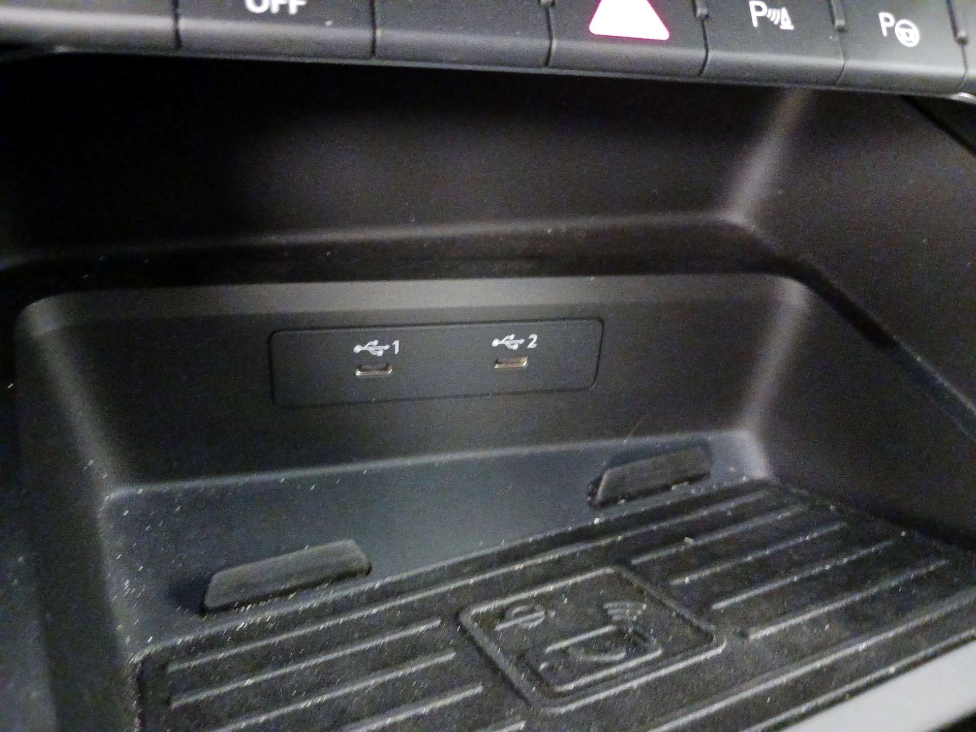 Thumbnail: 2024 Audi RS 3 - 19