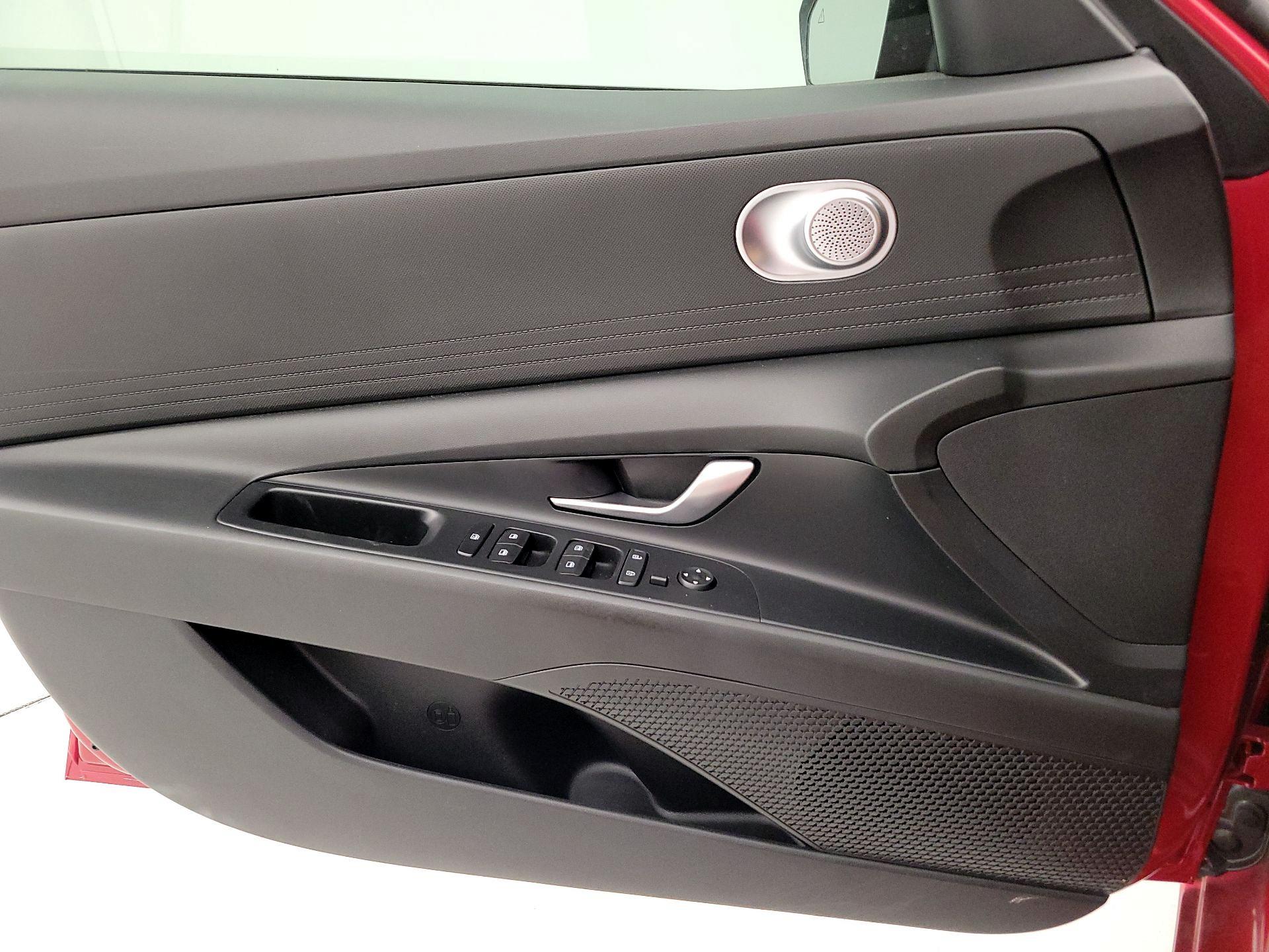 Thumbnail: 2021 Hyundai Elantra - 12