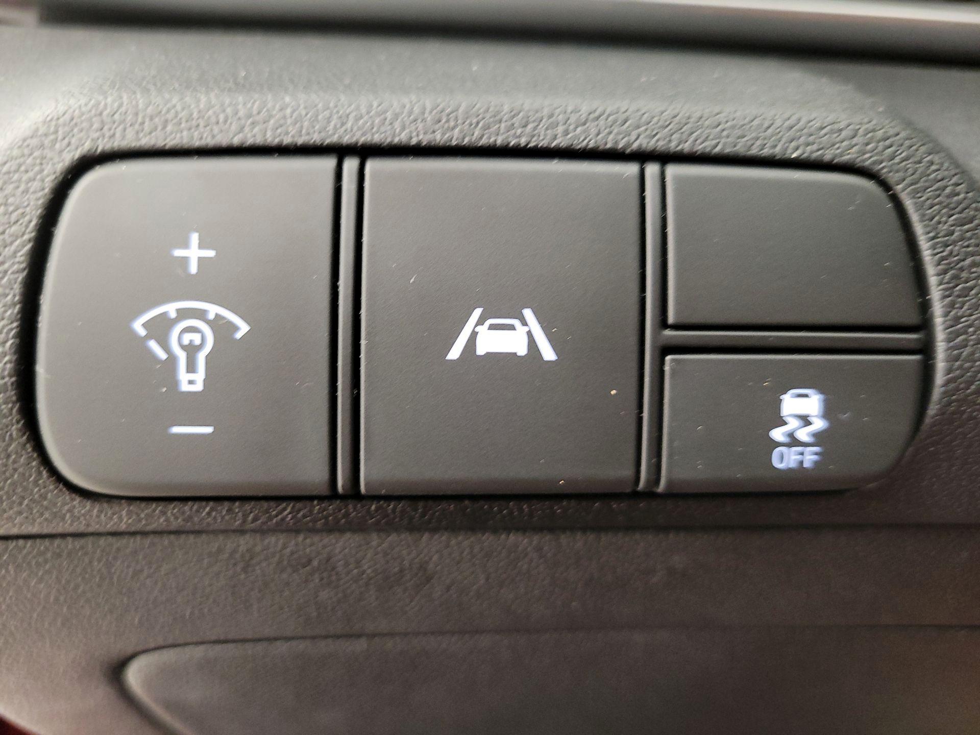 Thumbnail: 2021 Hyundai Elantra - 13