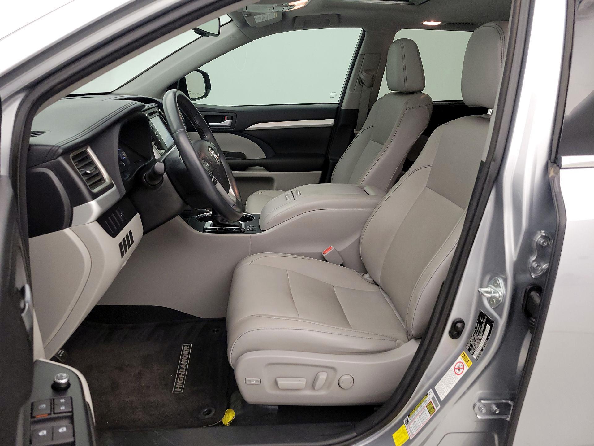 Thumbnail: 2016 Toyota Highlander - 11