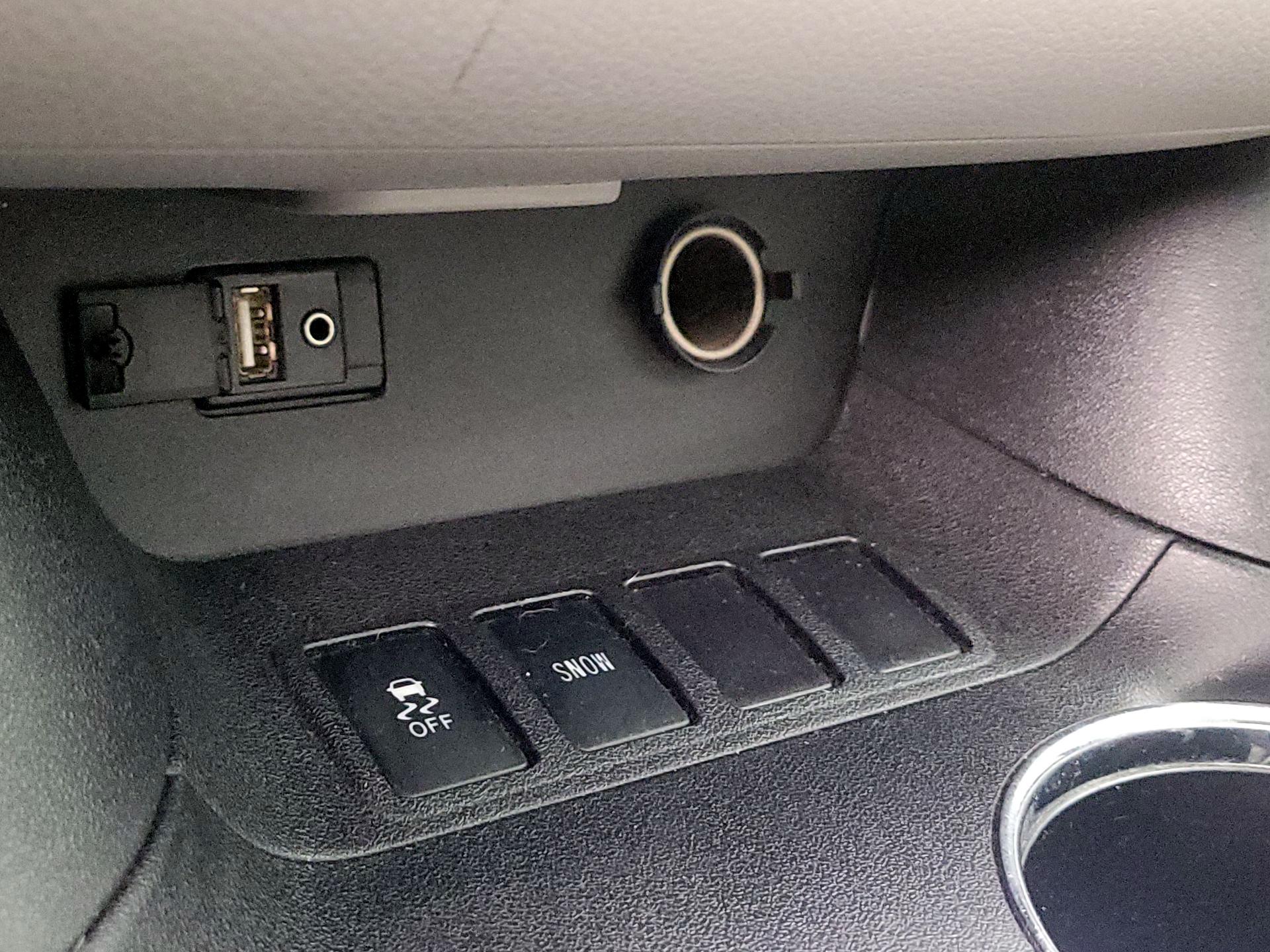 Thumbnail: 2016 Toyota Highlander - 18