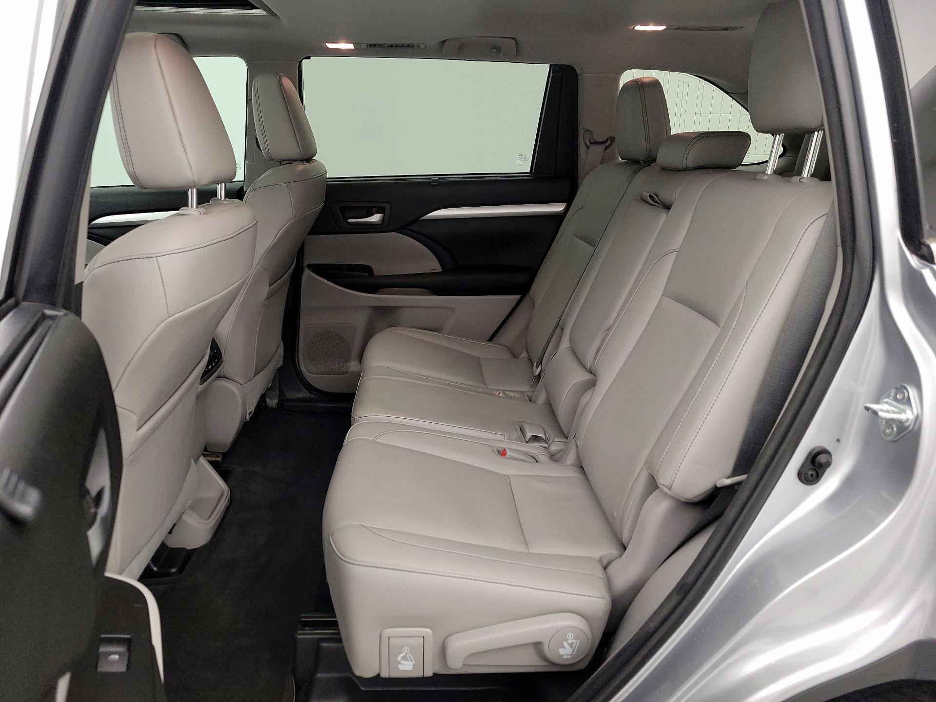 Thumbnail: 2016 Toyota Highlander - 20