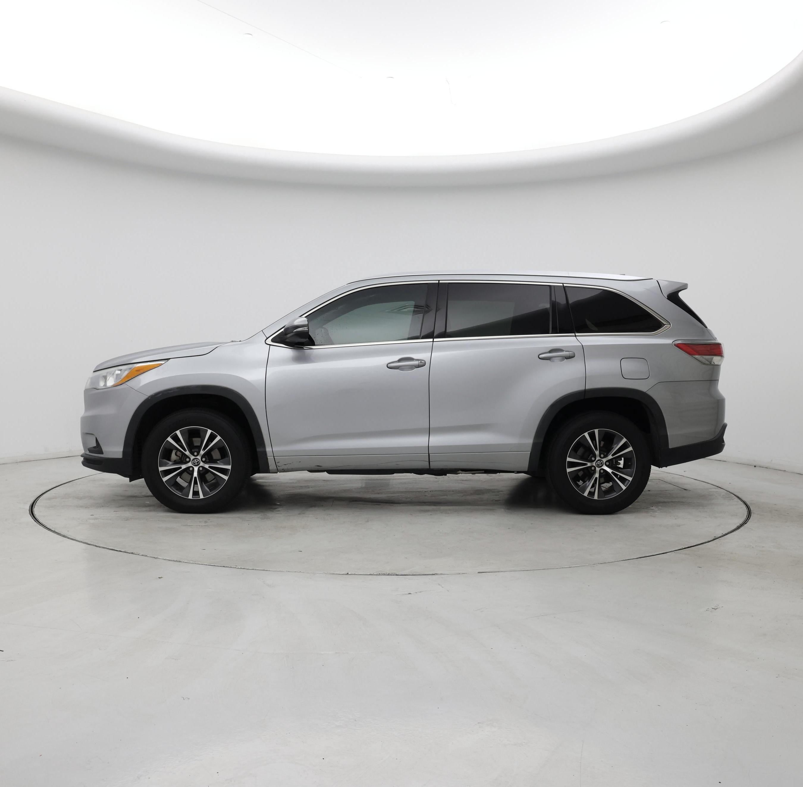 Thumbnail: 2016 Toyota Highlander - 3