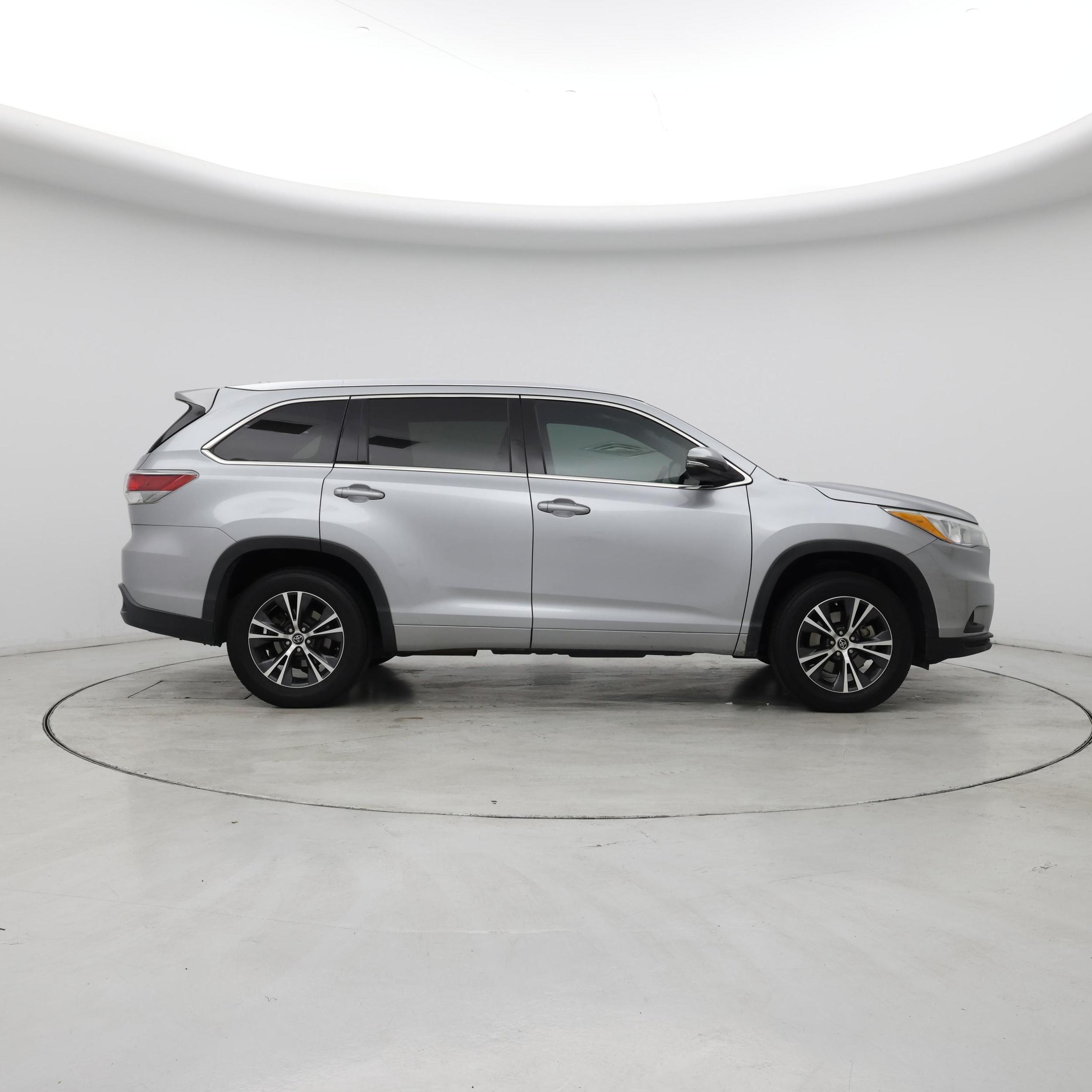 Thumbnail: 2016 Toyota Highlander - 7