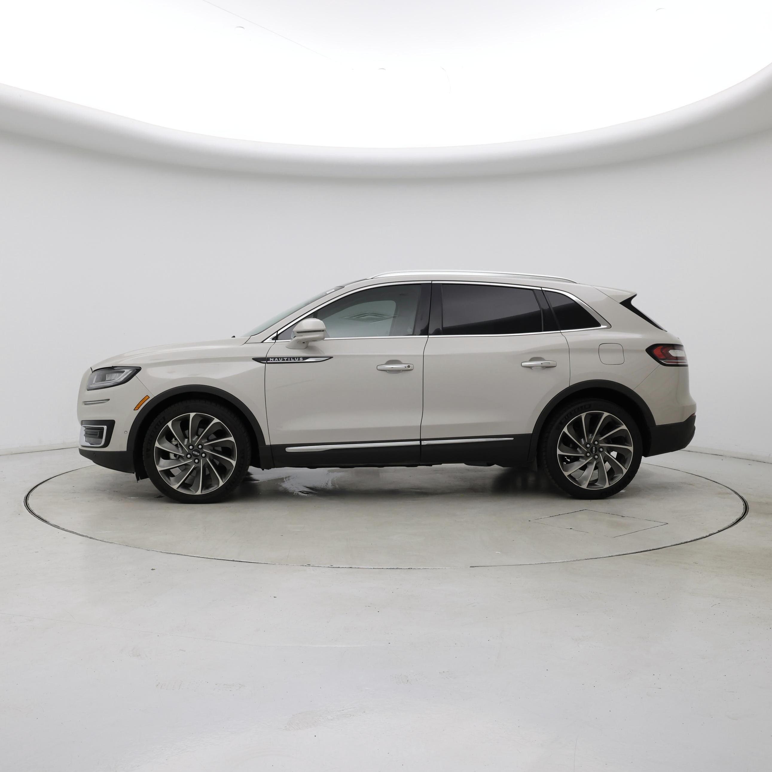 Thumbnail: 2020 Hyundai Elantra - 3