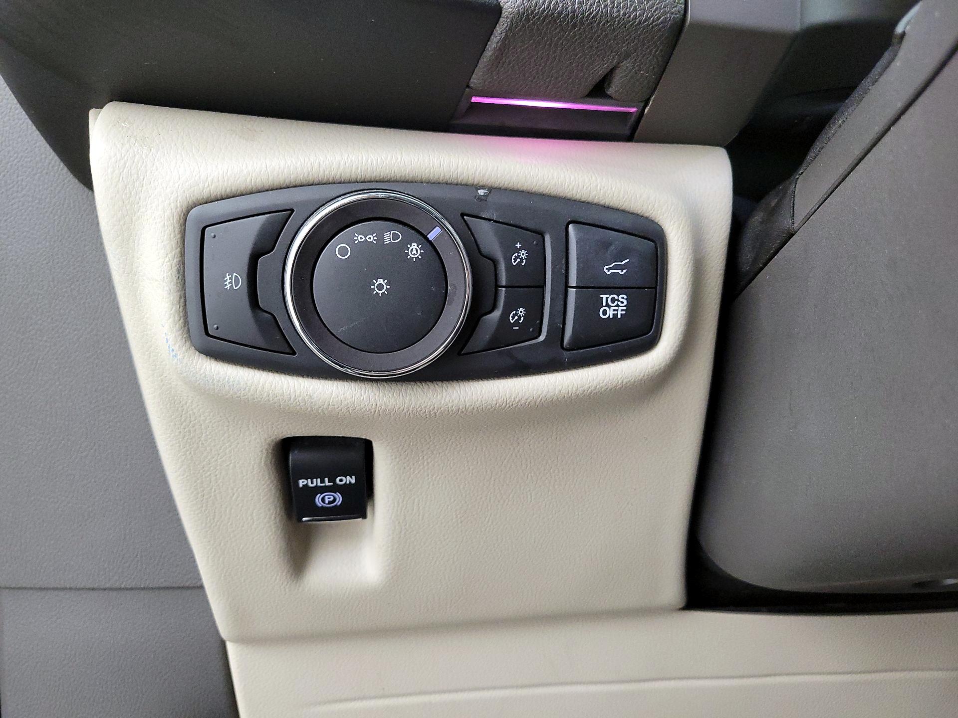 Thumbnail: 2019 Lincoln Nautilus - 13