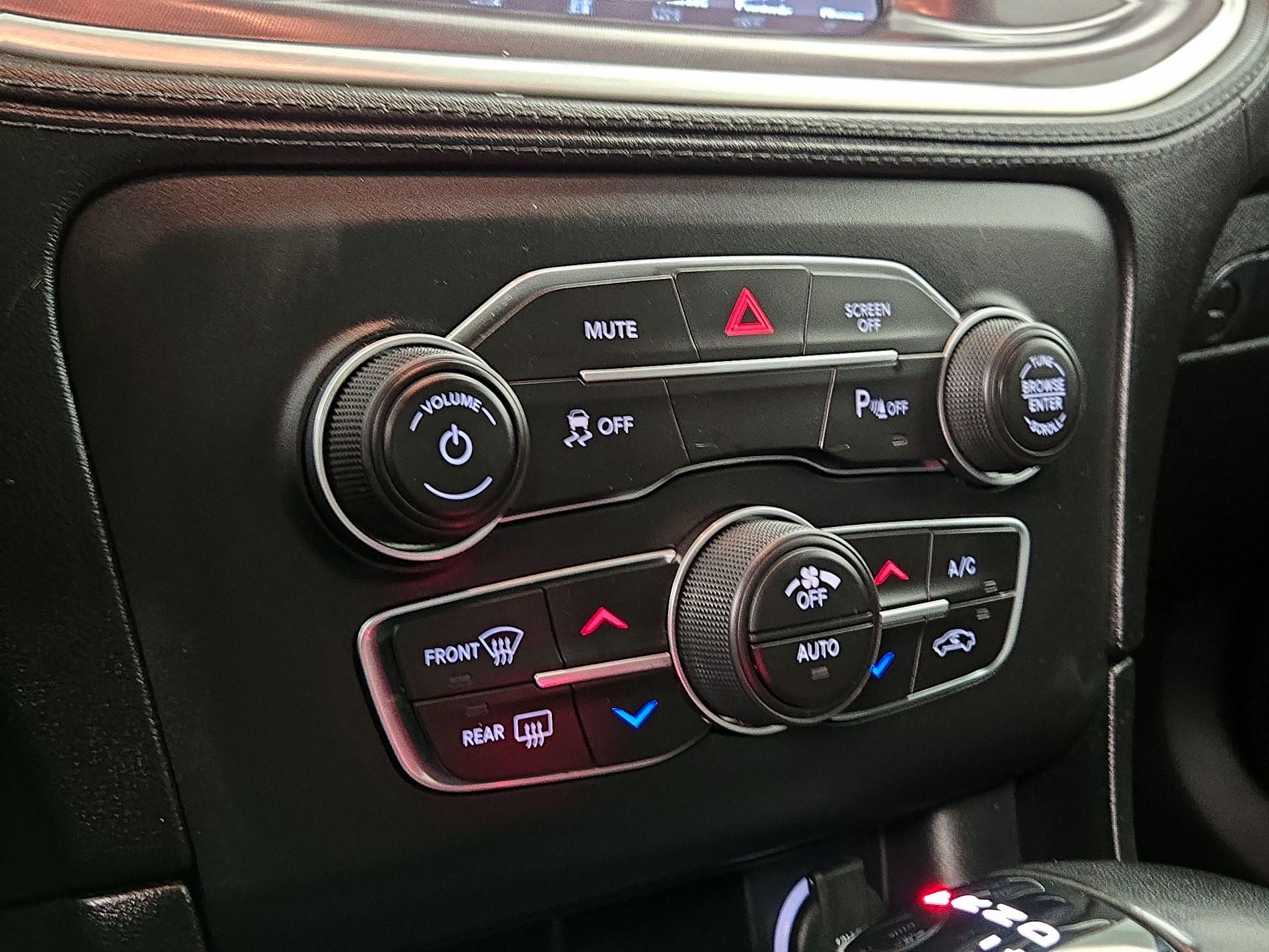 Thumbnail: 2020 Dodge Charger - 17