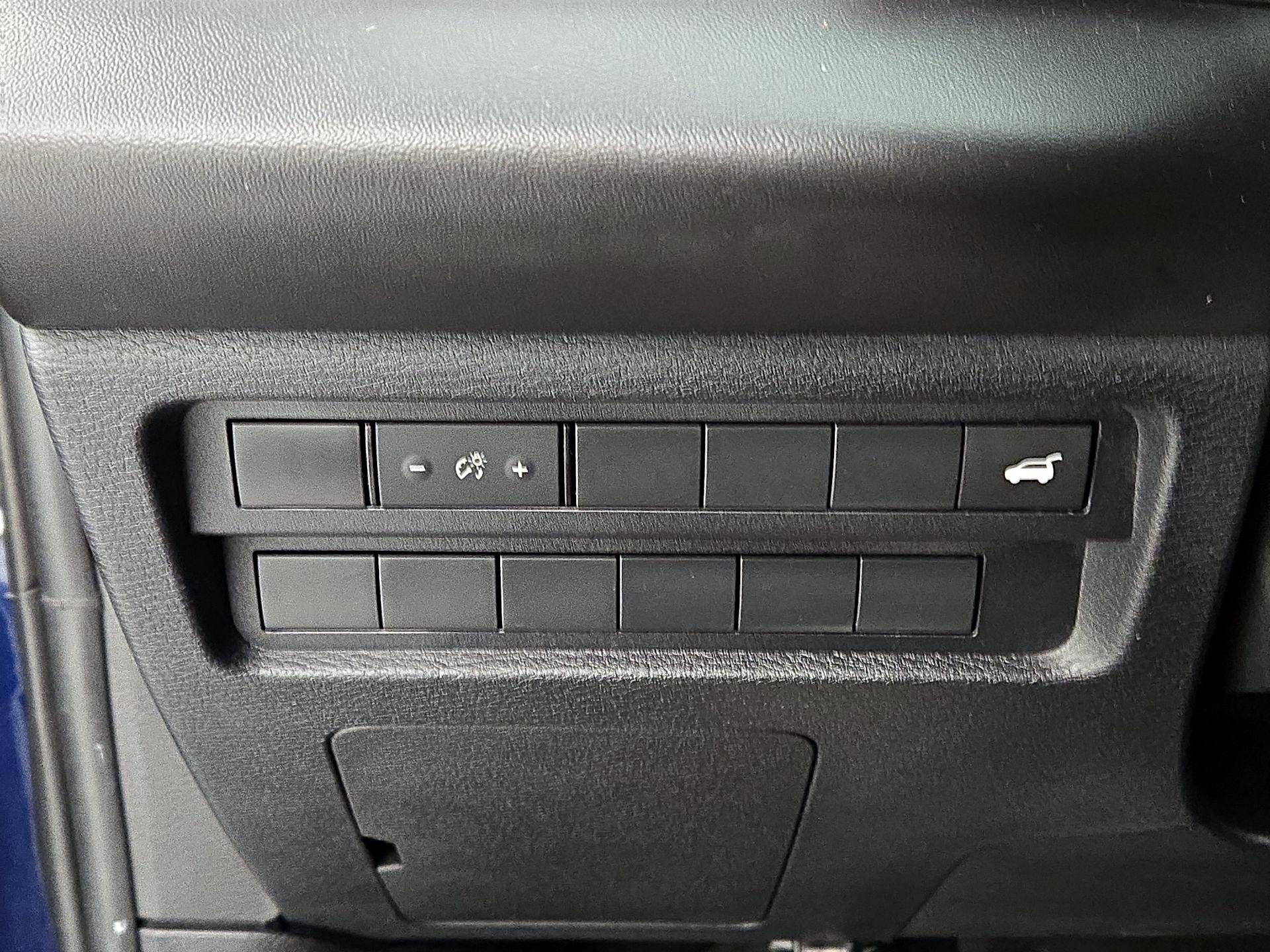 Thumbnail: 2023 Mitsubishi Outlander - 13