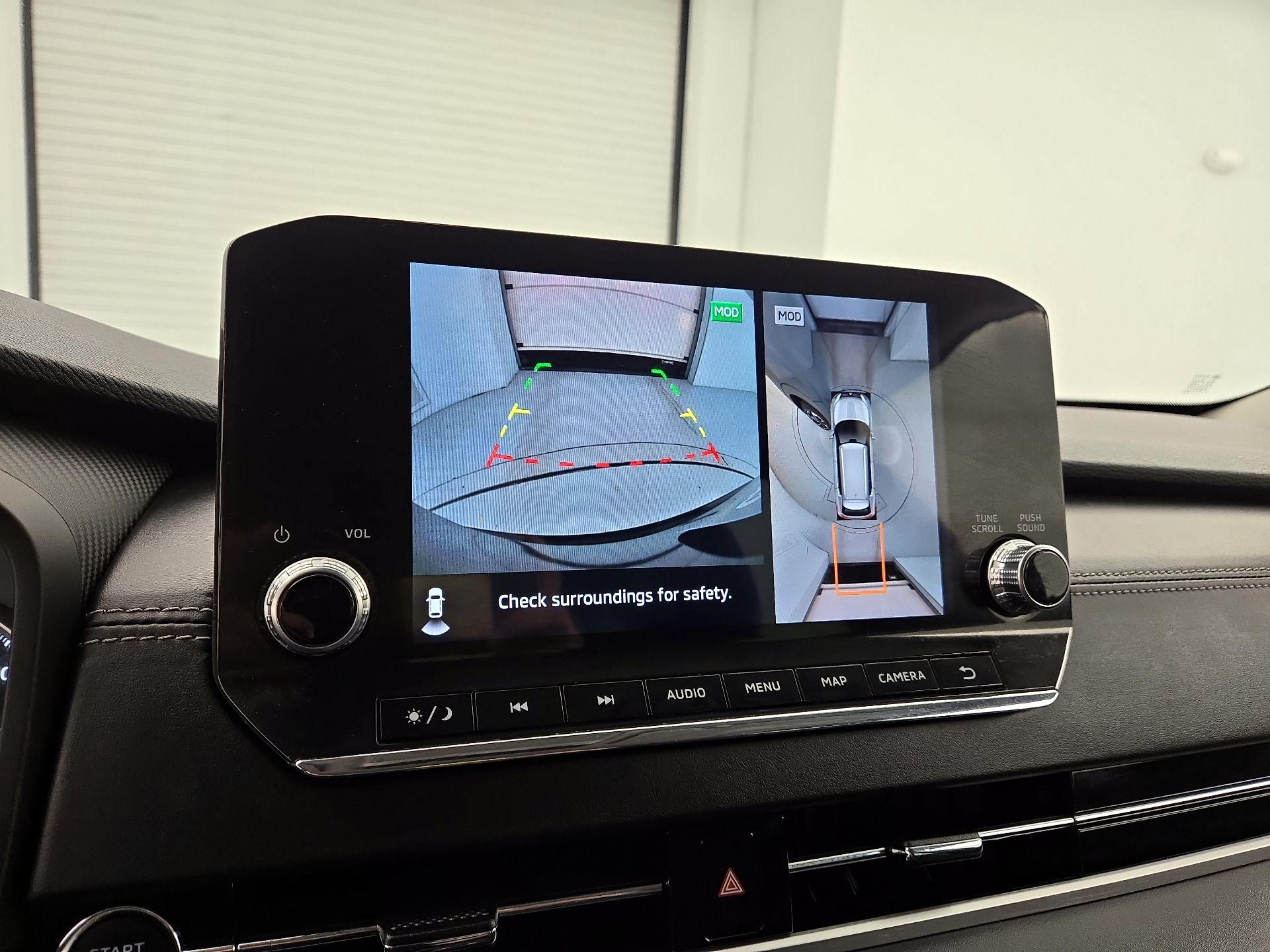 Thumbnail: 2023 Mitsubishi Outlander - 15