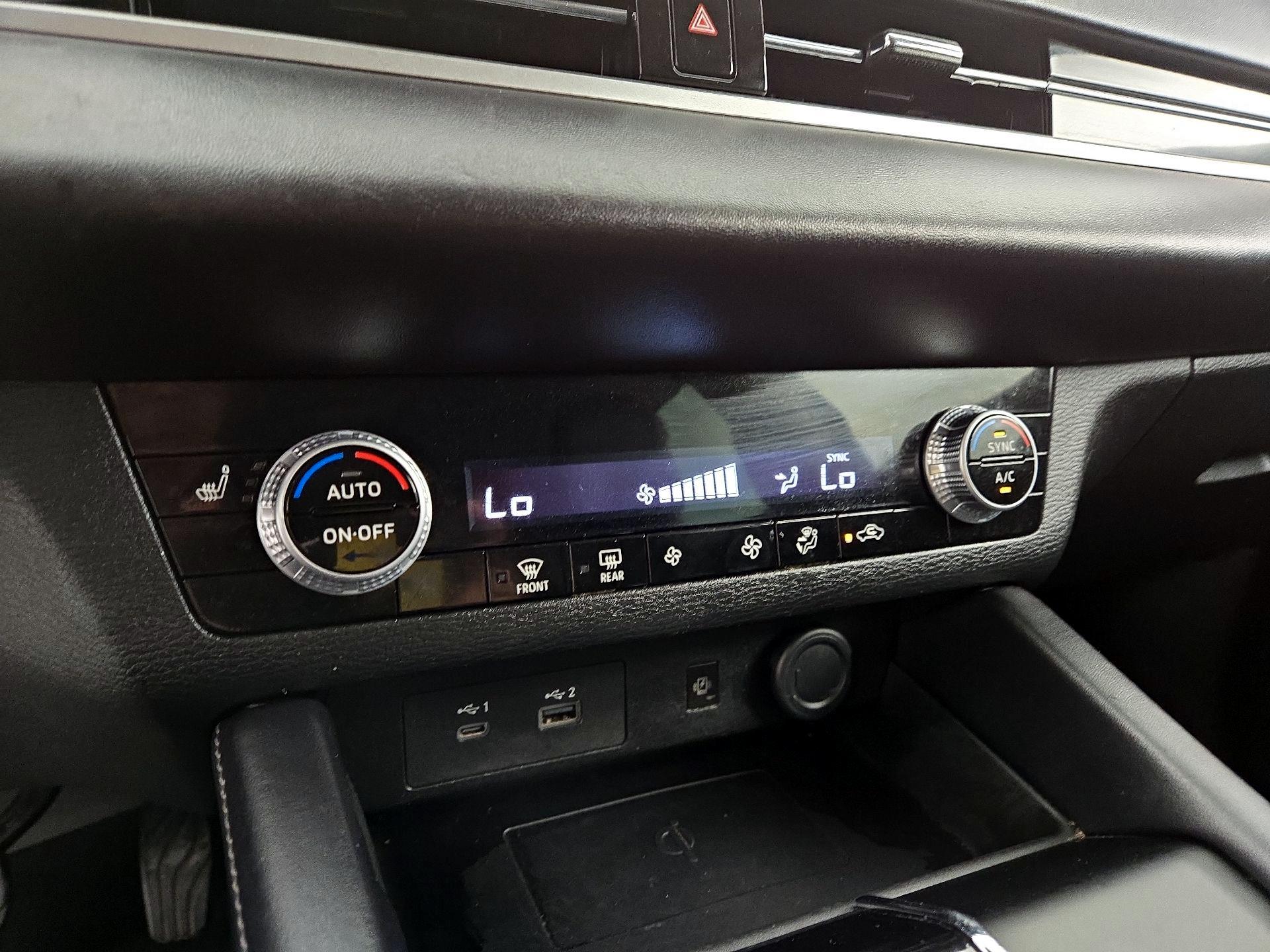 Thumbnail: 2023 Mitsubishi Outlander - 17