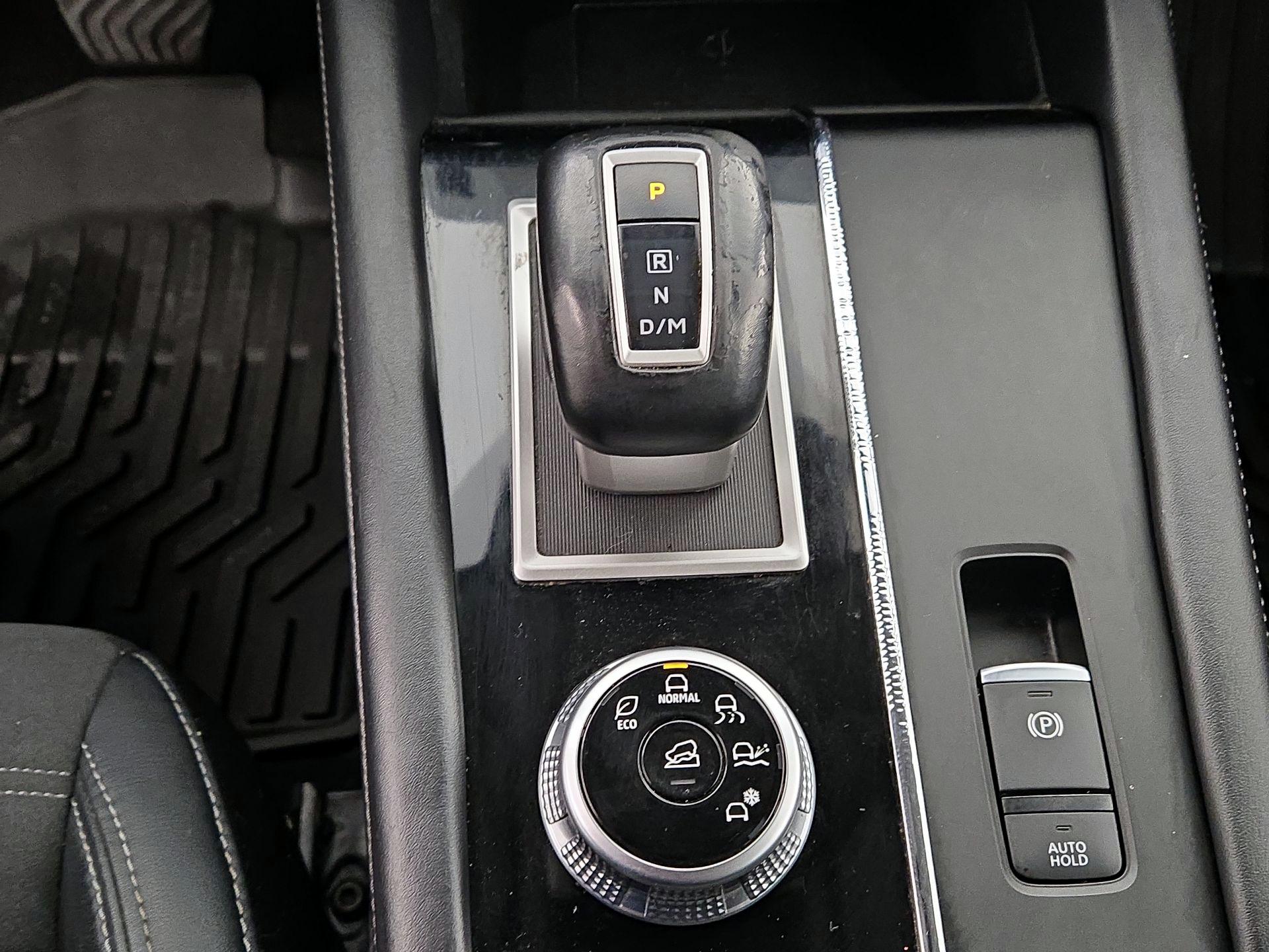 Thumbnail: 2023 Mitsubishi Outlander - 18