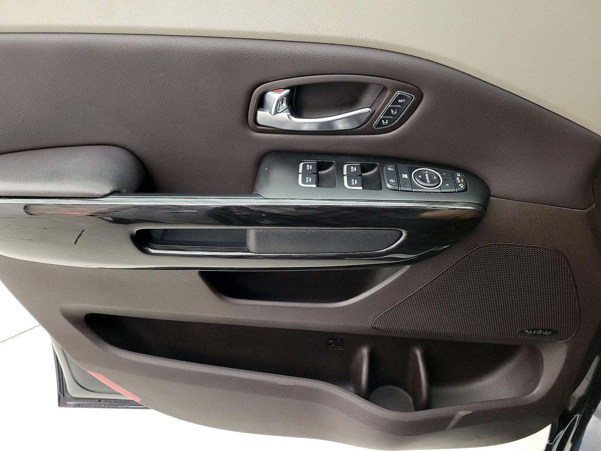 Thumbnail: 2015 Kia Sedona - 12