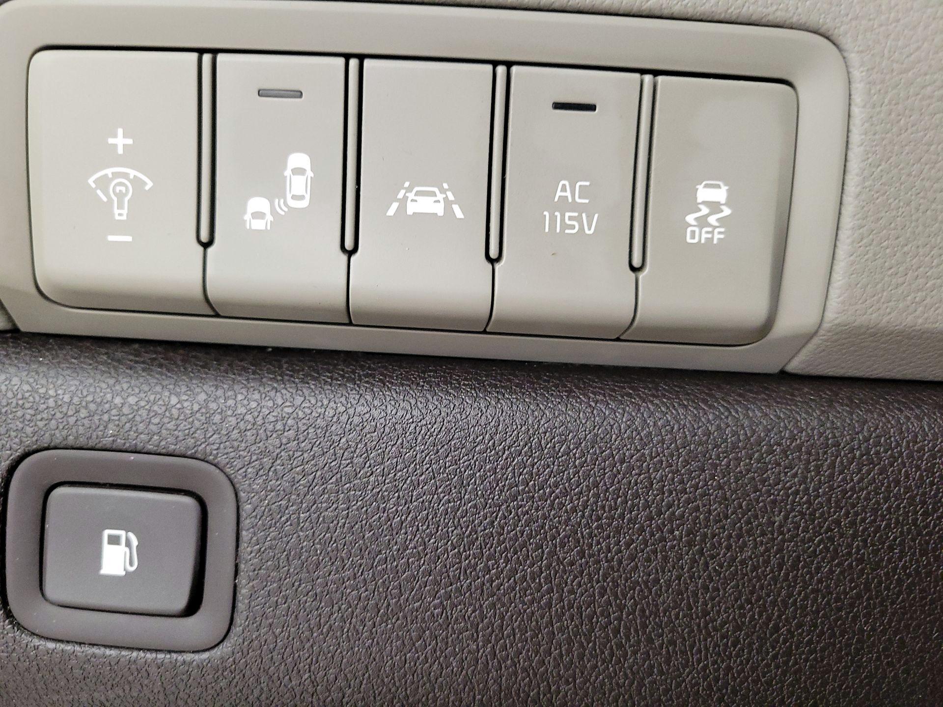 Thumbnail: 2015 Kia Sedona - 13