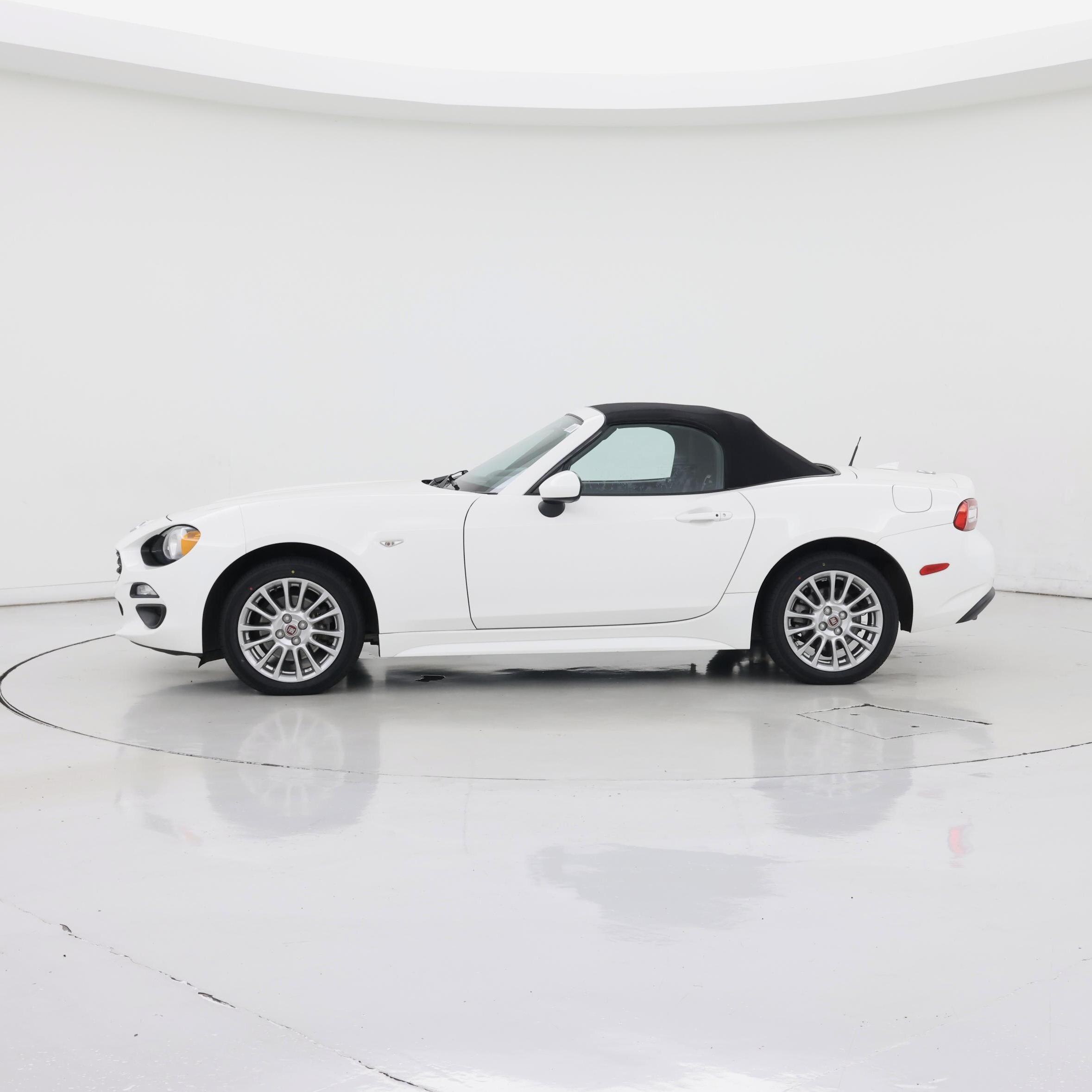 Thumbnail: 2018 Fiat 124 Spider - 3