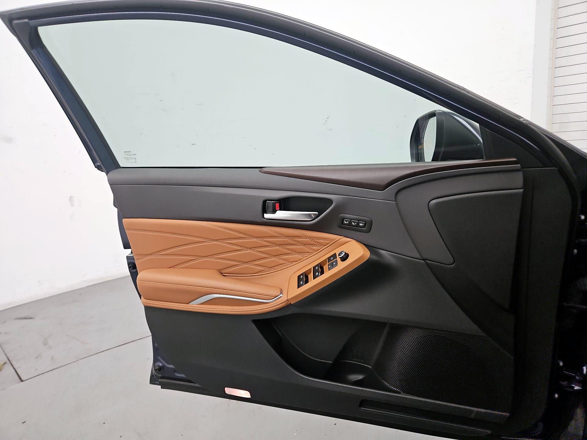 Thumbnail: 2019 Toyota Avalon - 12