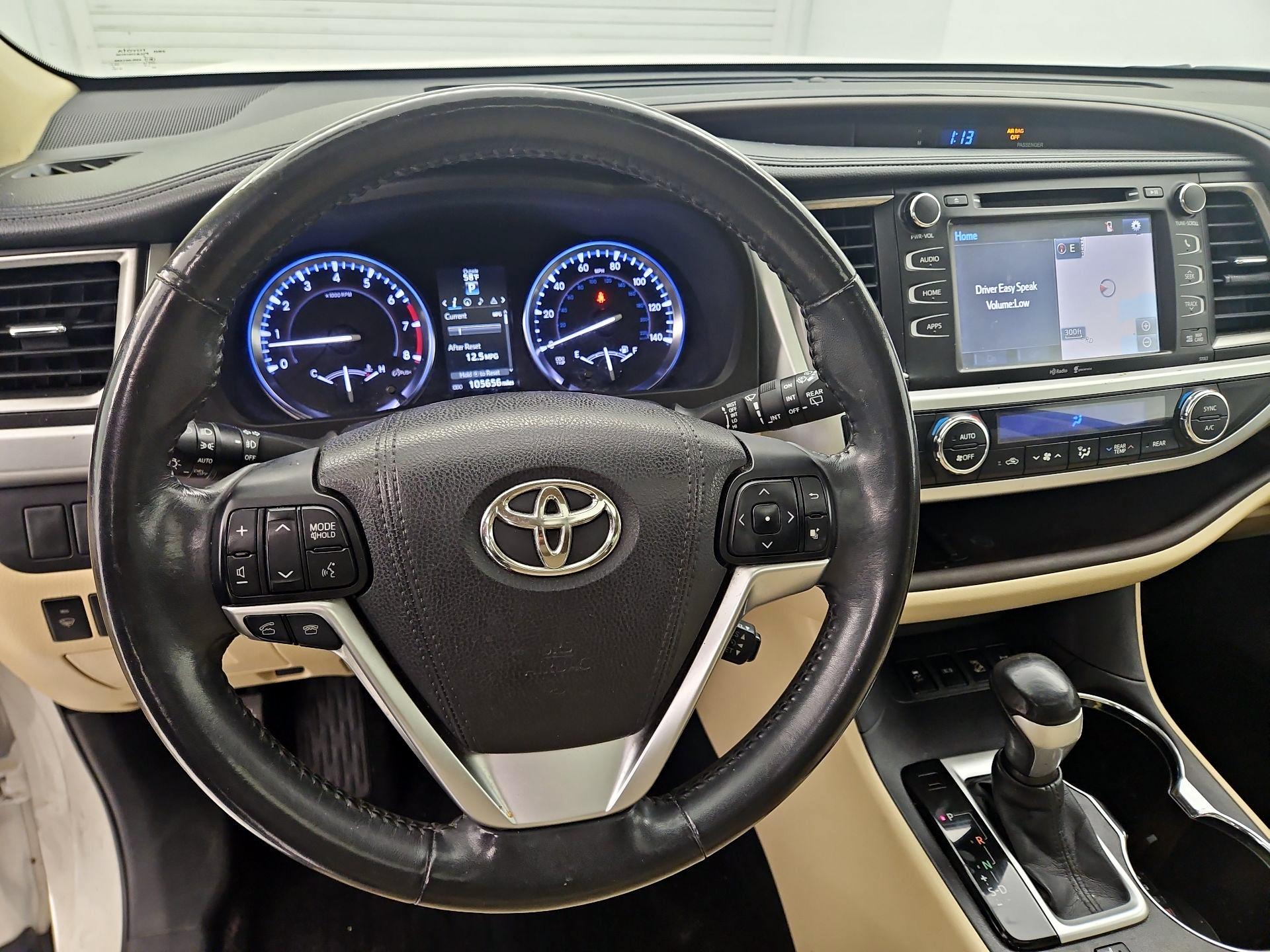 Thumbnail: 2015 Toyota Highlander - 10