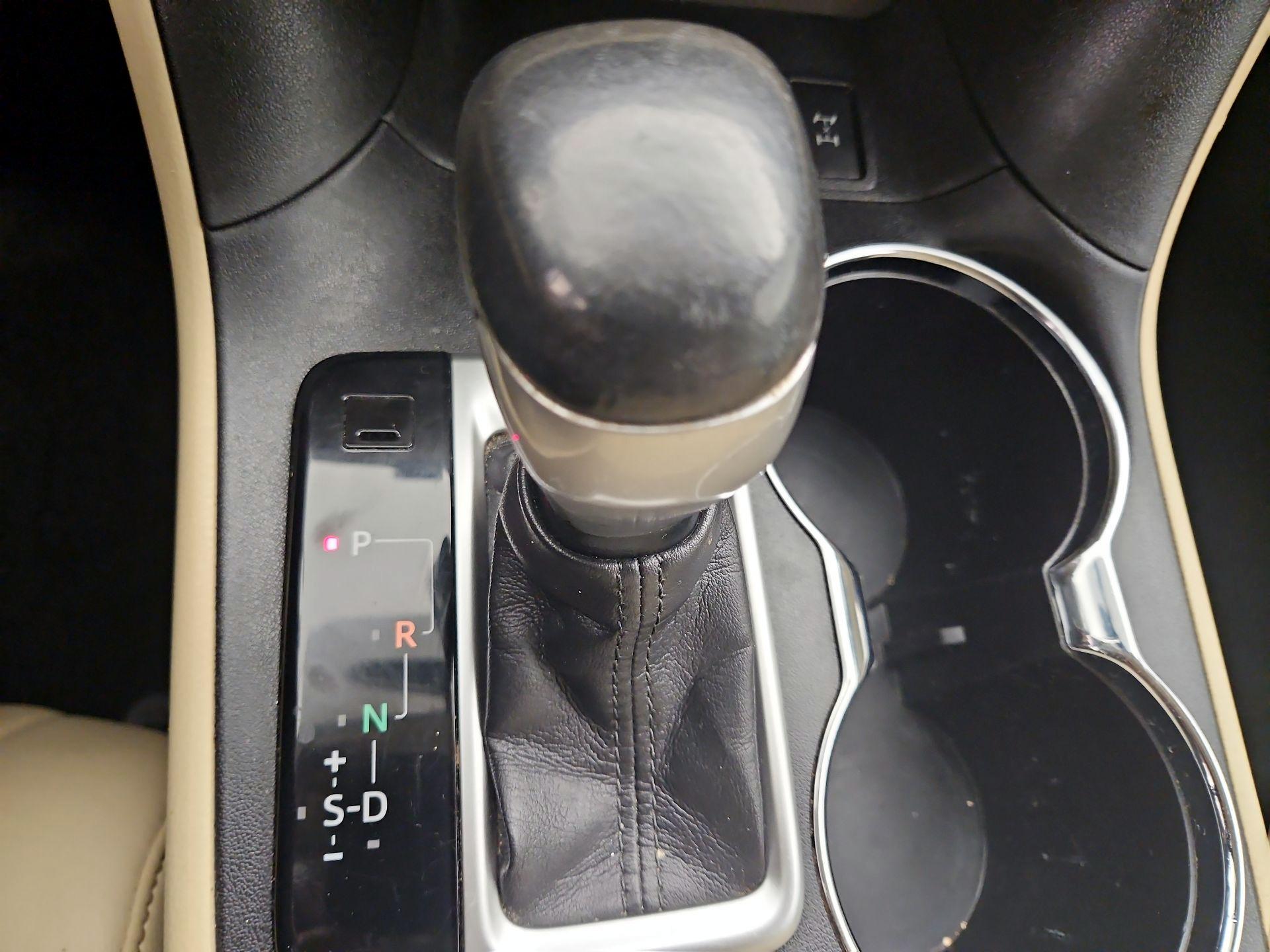 Thumbnail: 2015 Toyota Highlander - 18