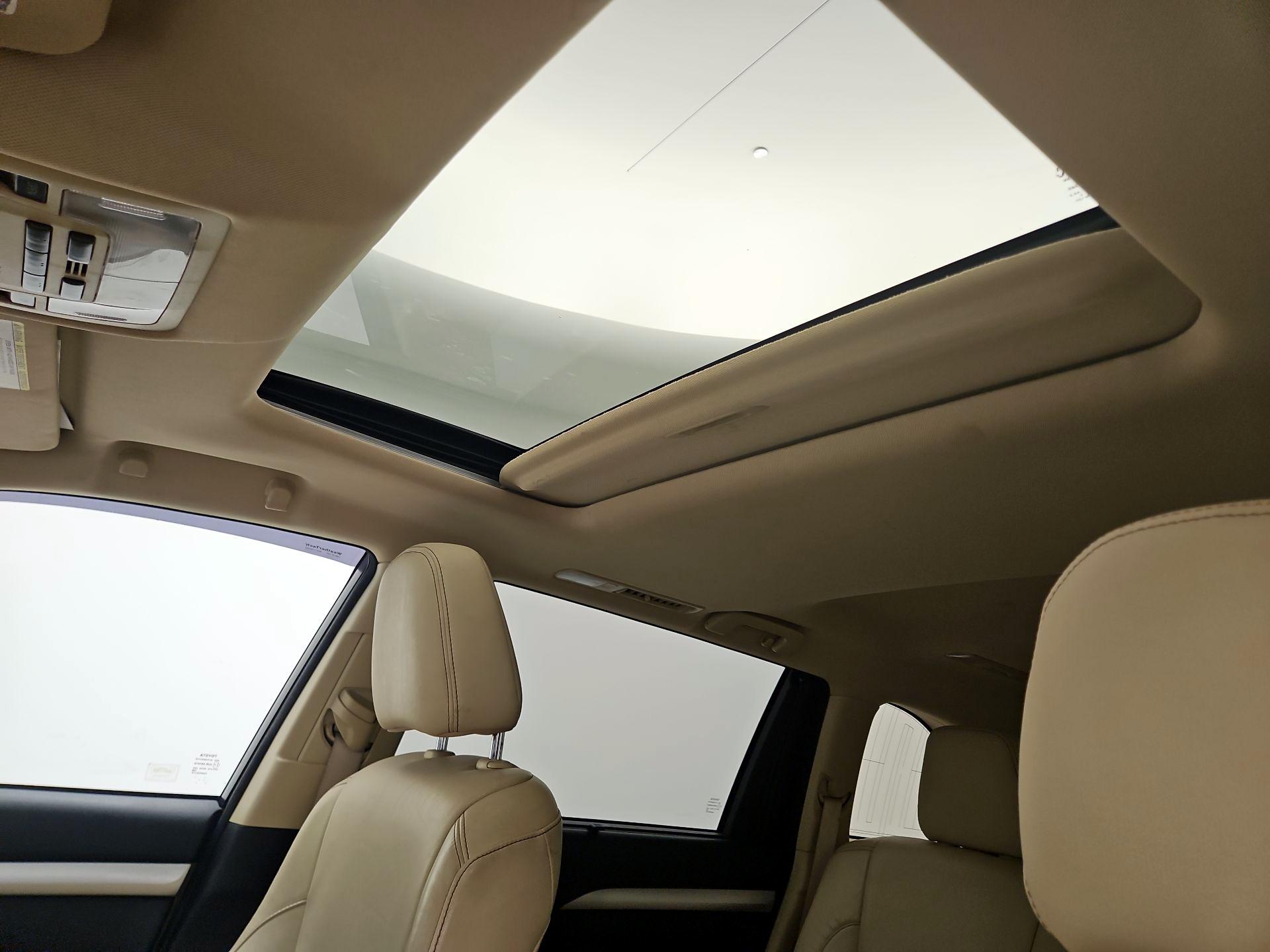 Thumbnail: 2015 Toyota Highlander - 20