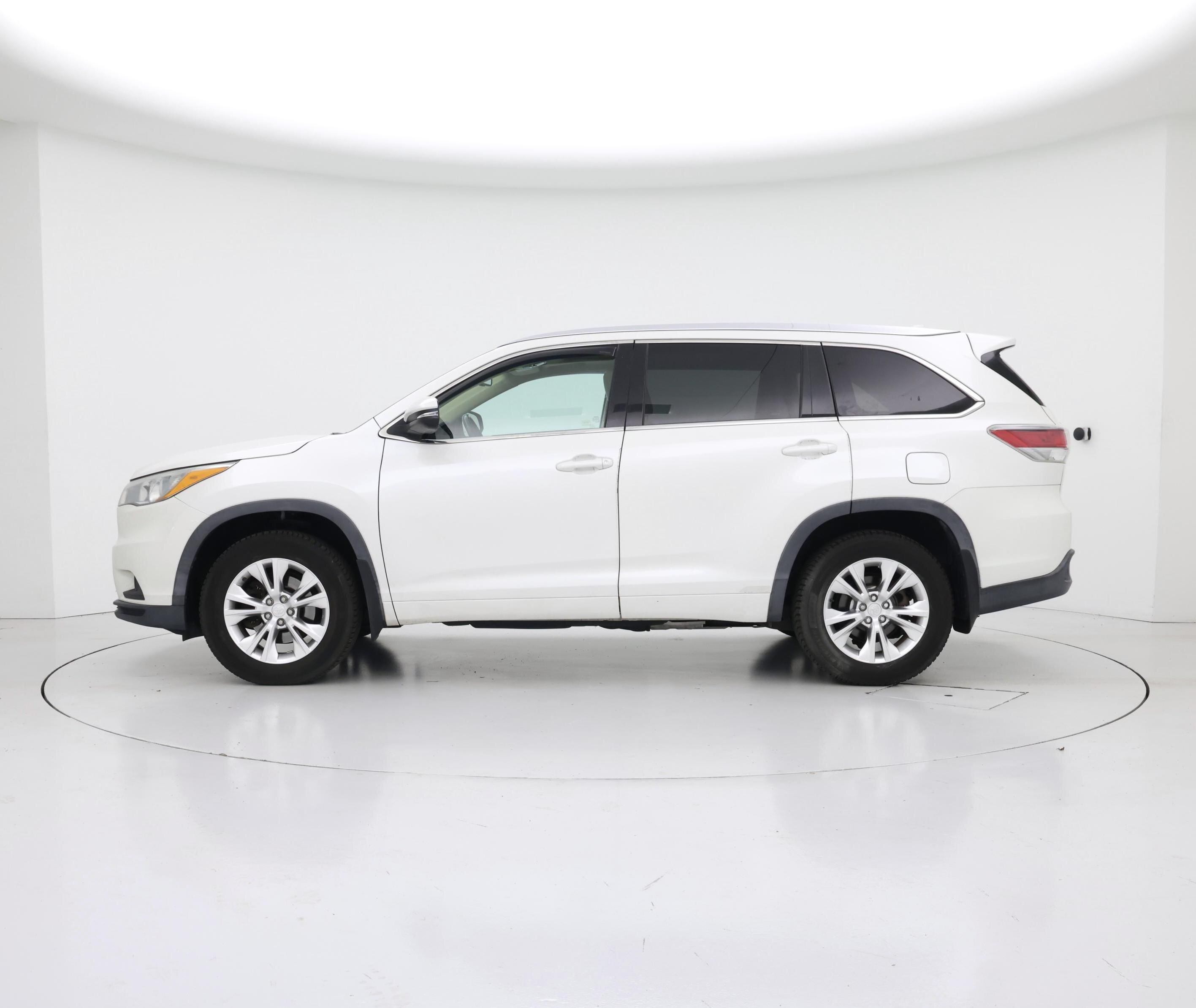 Thumbnail: 2015 Toyota Highlander - 3