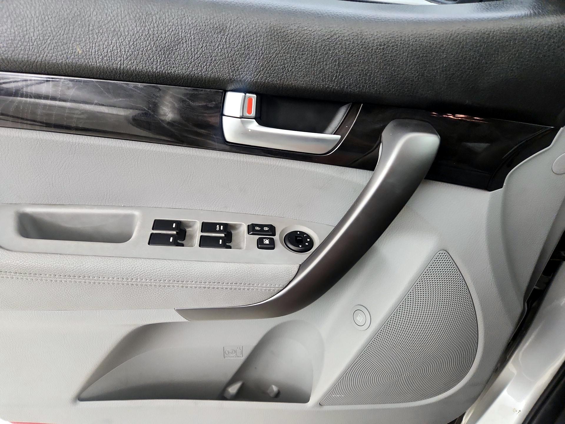 Thumbnail: 2014 Kia Sorento - 12