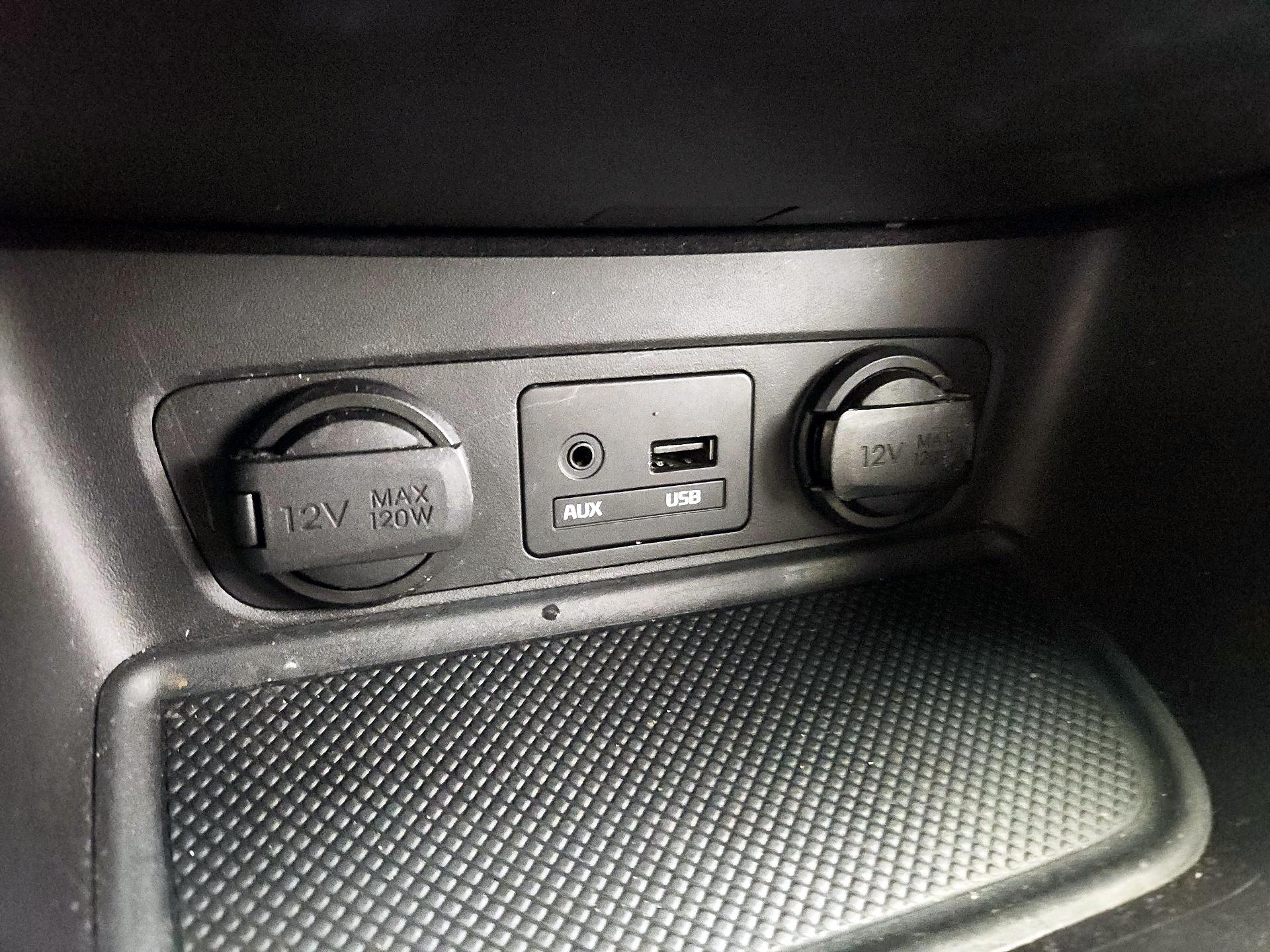 Thumbnail: 2014 Kia Sorento - 17