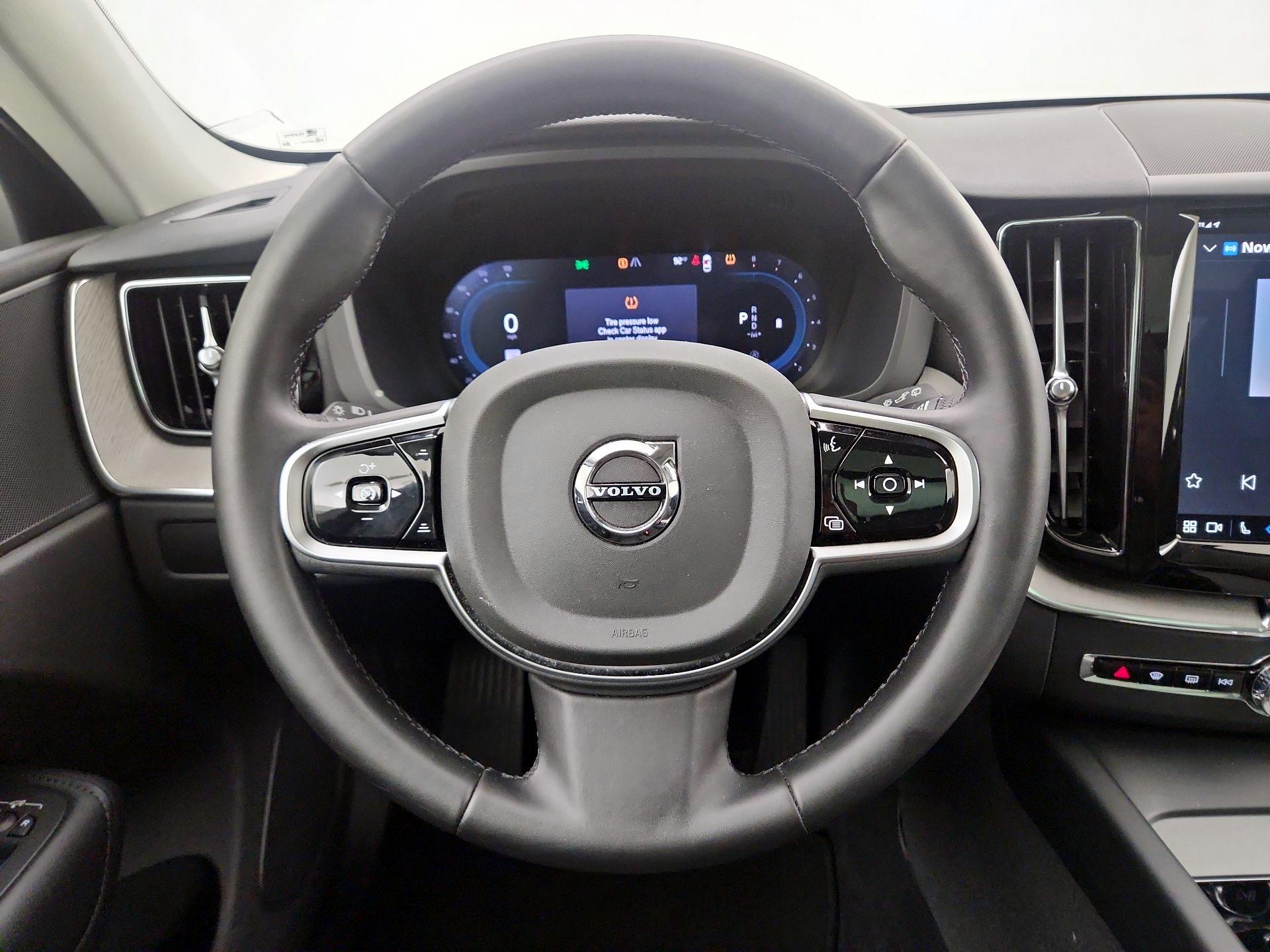 Thumbnail: 2025 Volvo XC60 - 10