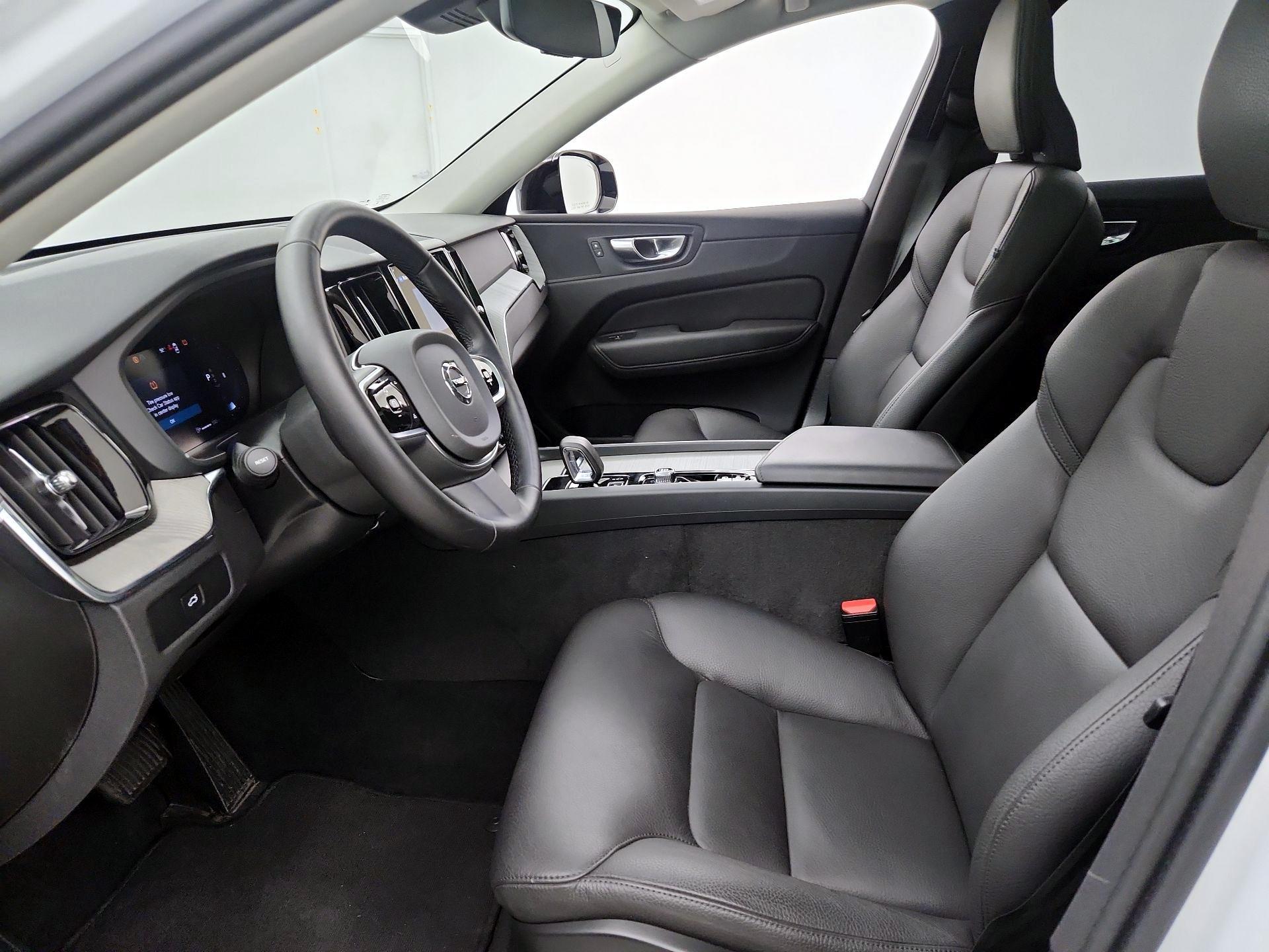Thumbnail: 2025 Volvo XC60 - 11