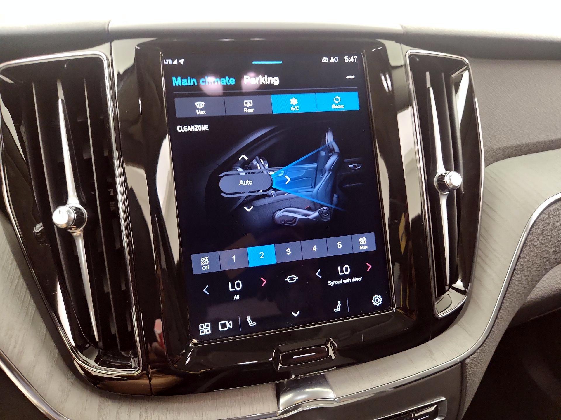 Thumbnail: 2025 Volvo XC60 - 16