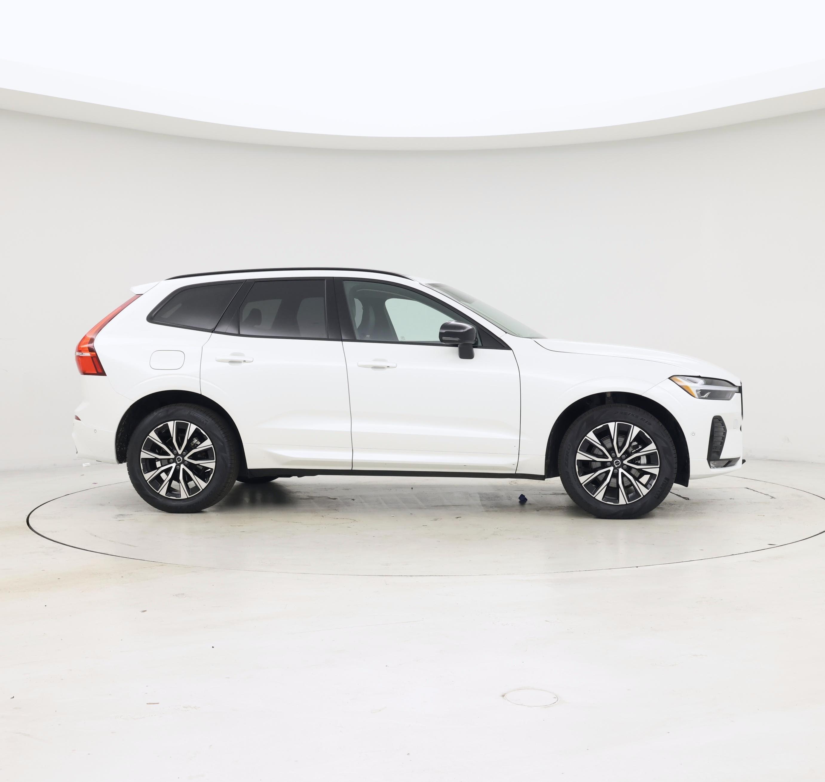 Thumbnail: 2025 Volvo XC60 - 7