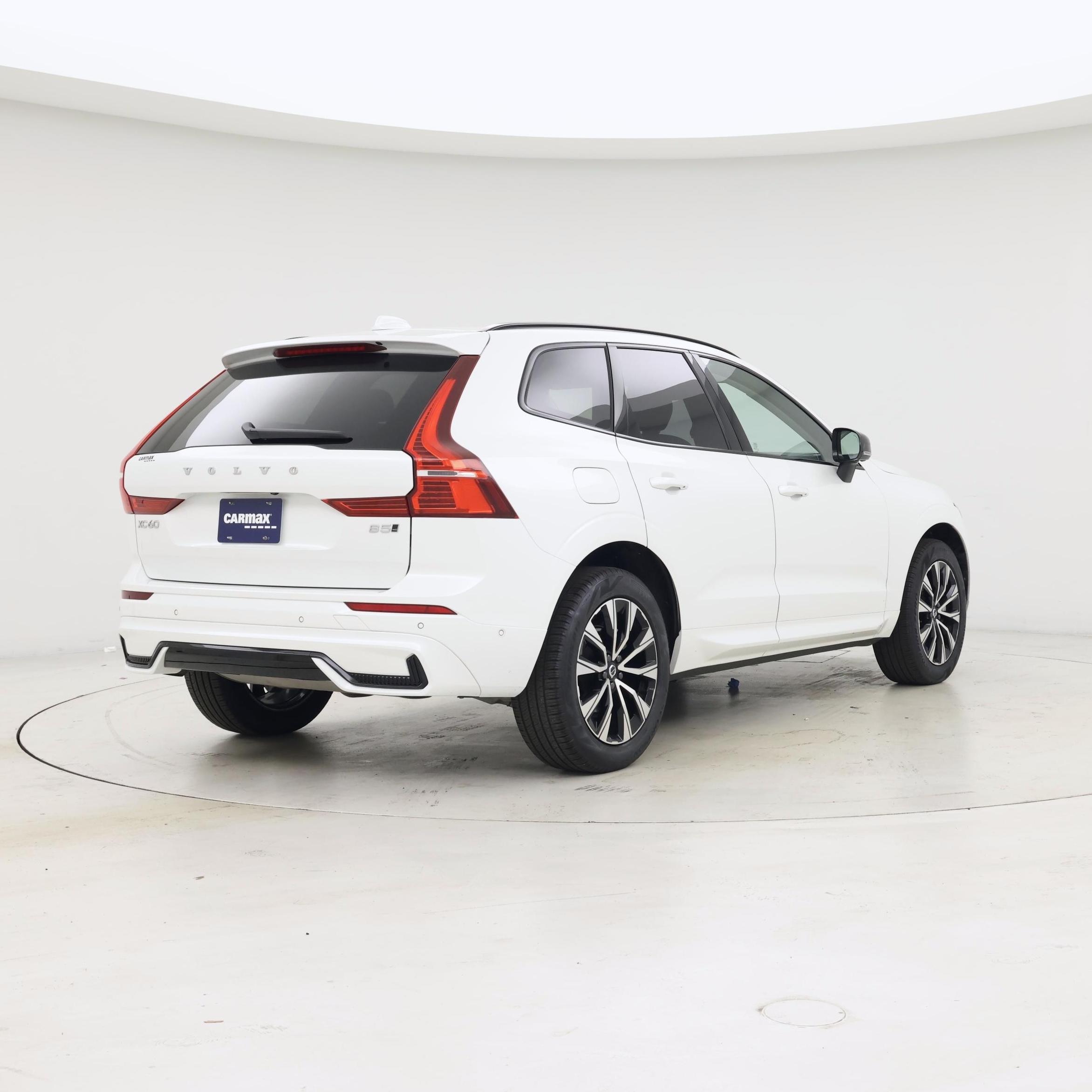 Thumbnail: 2025 Volvo XC60 - 8