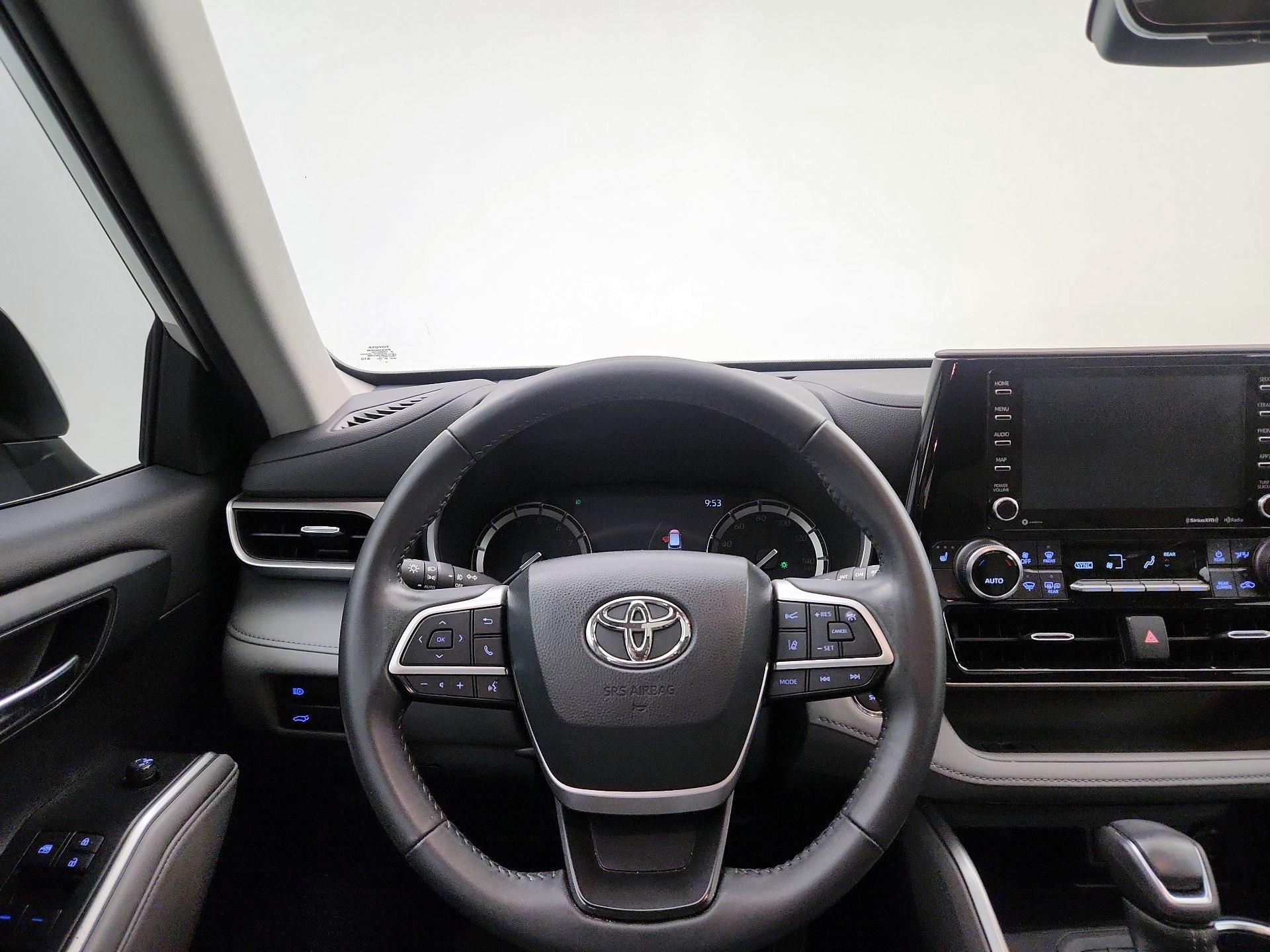 Thumbnail: 2022 Toyota Highlander - 10
