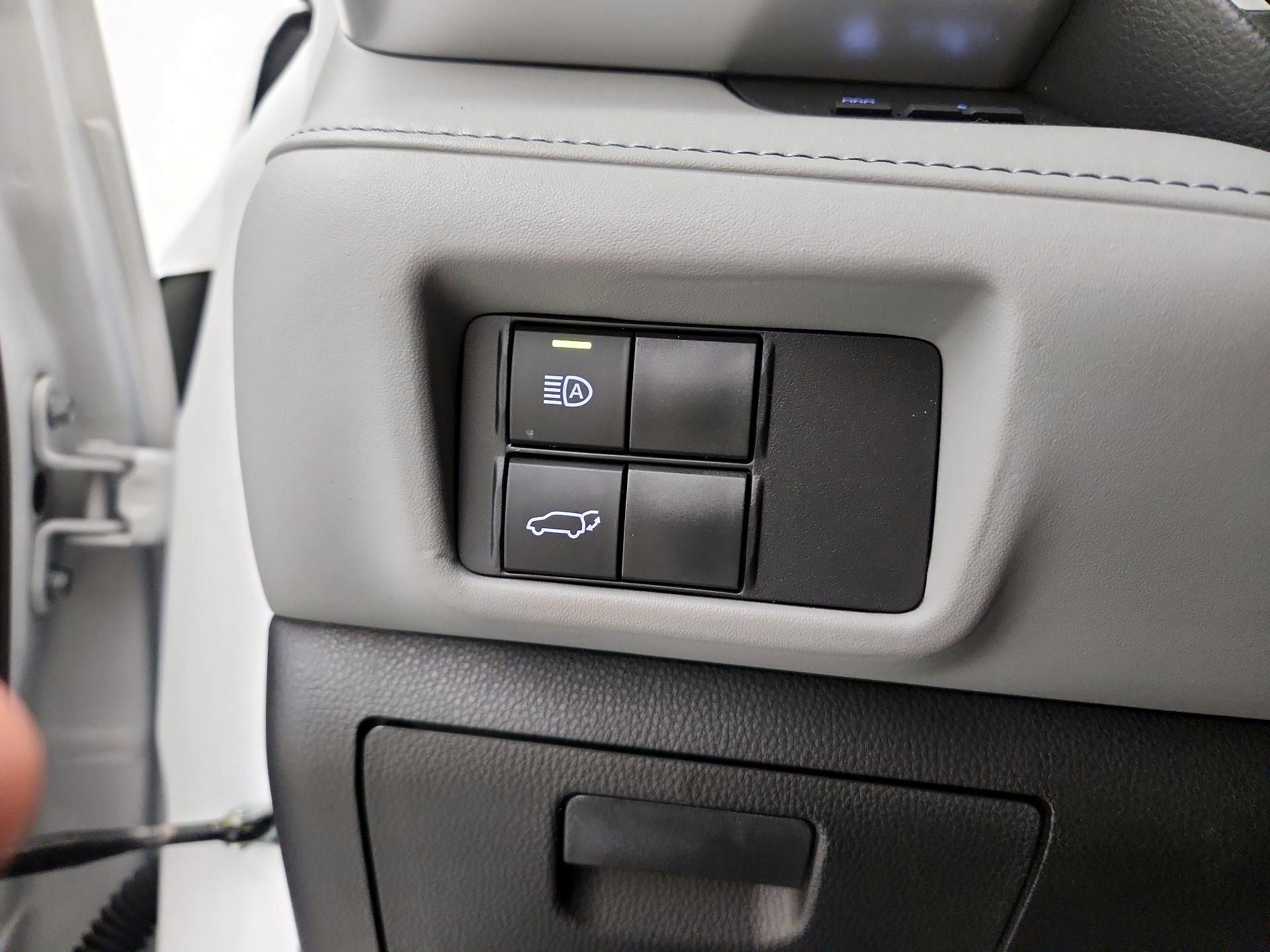 Thumbnail: 2022 Toyota Highlander - 13