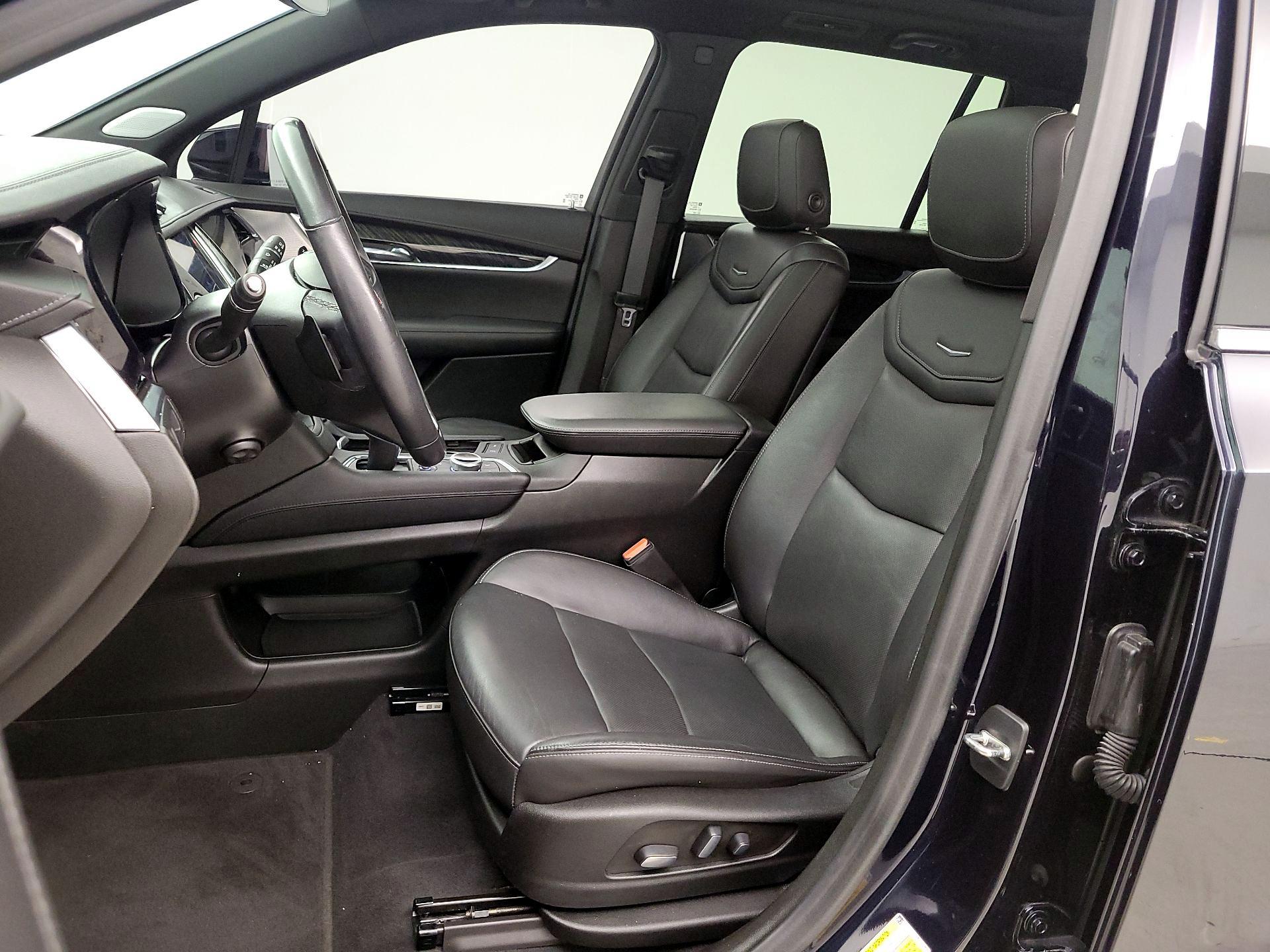 Thumbnail: 2022 Cadillac XT6 - 11