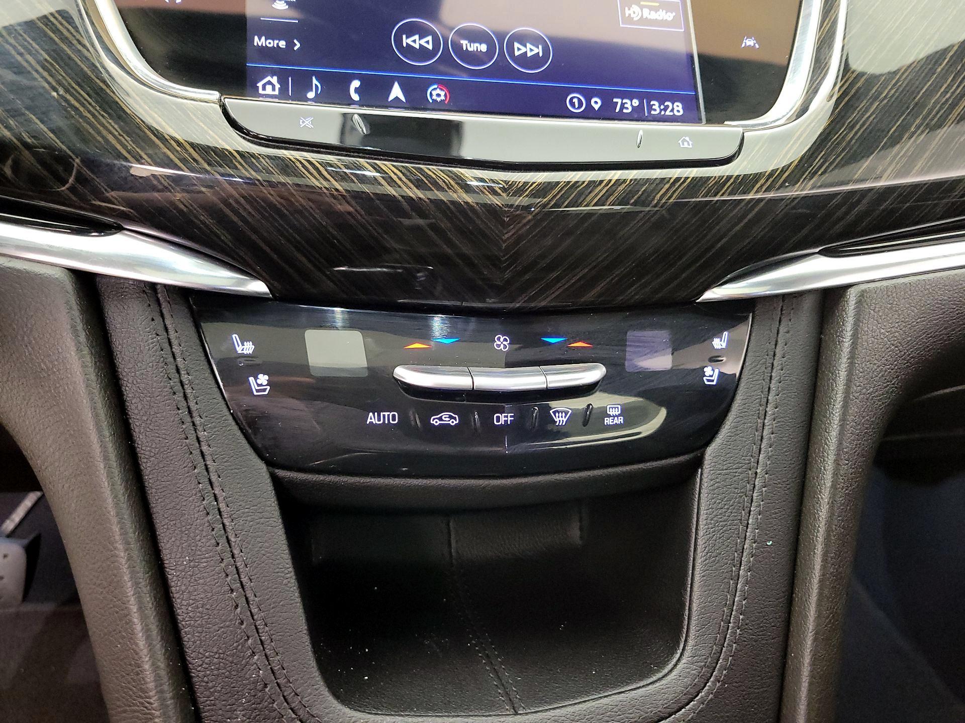 Thumbnail: 2022 Cadillac XT6 - 16