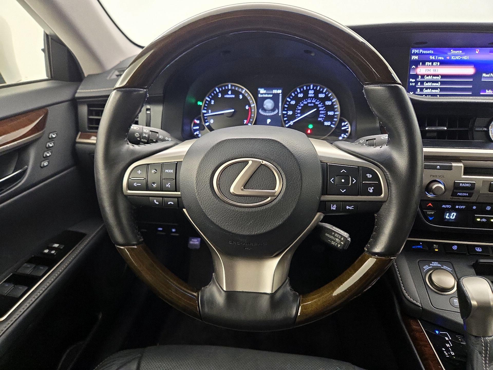 Thumbnail: 2017 Lexus ES - 10