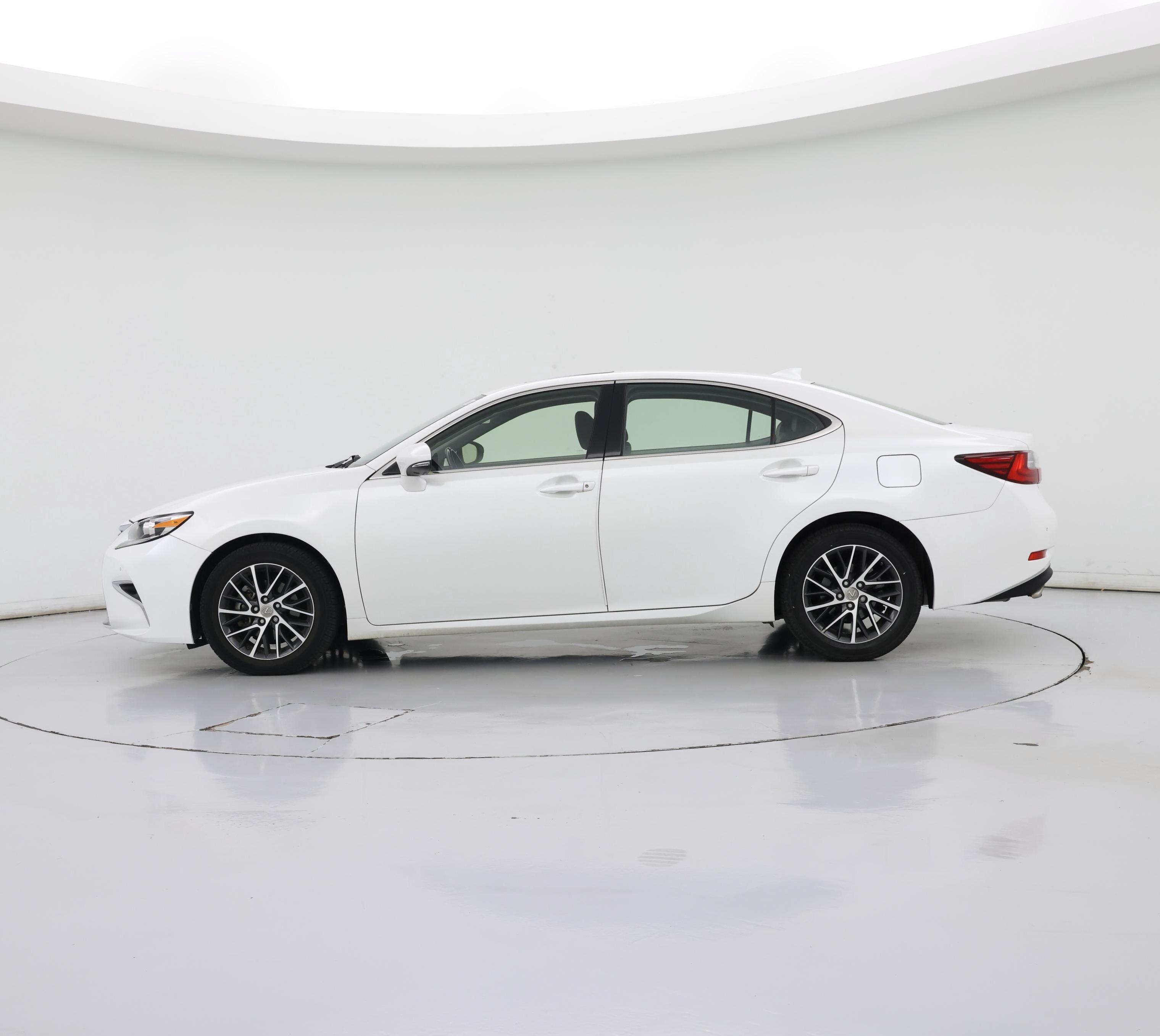 Thumbnail: 2017 Lexus ES - 3
